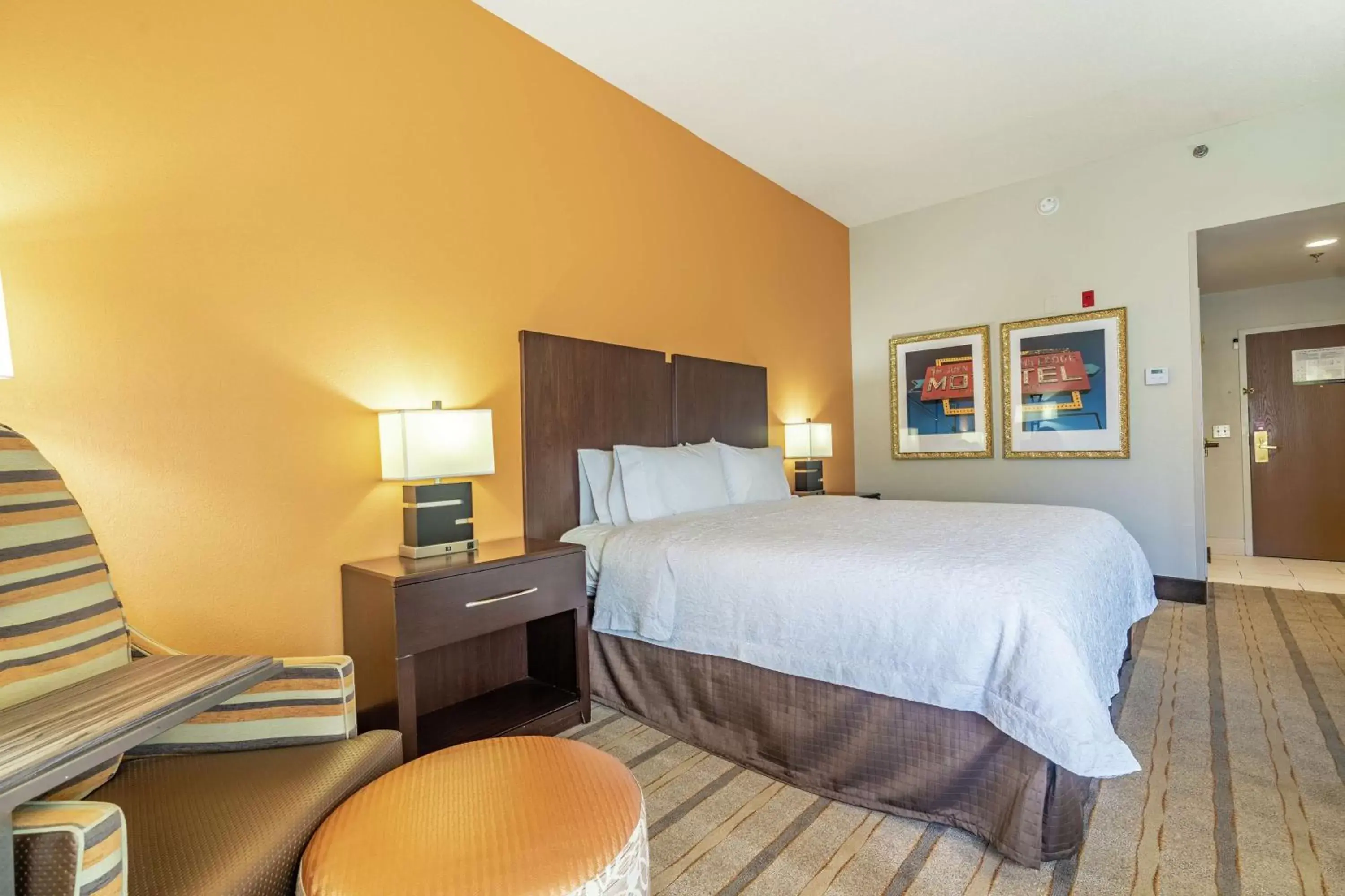 King Room with King Bed - Non-Smoking in Hampton Inn Milledgeville King Room with King Bed - Non-Smoking in Hampton Inn Milledgeville