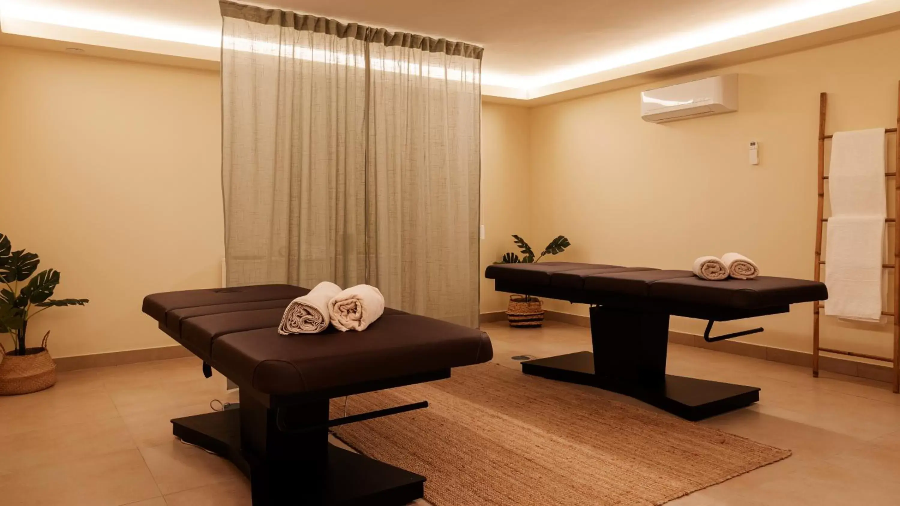 Massage in Hotel Porta do Sol Conference & SPA