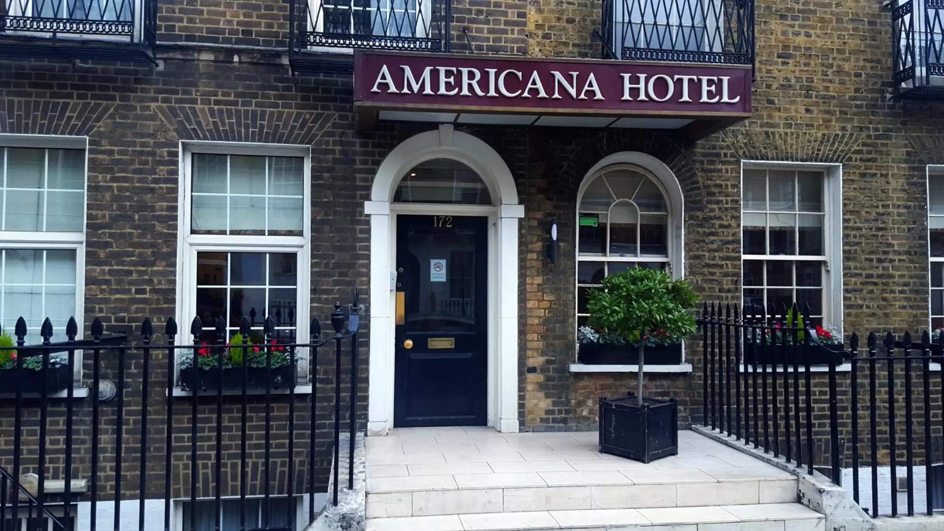 Facade/entrance in Americana Hotel