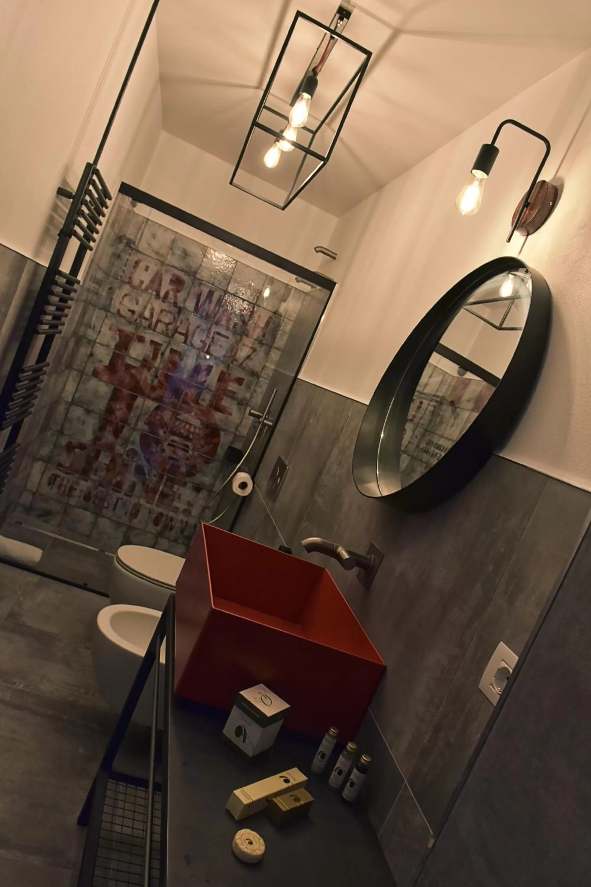 GARAGE47 Storica Officina Meccanica LOFT B&B iN PIENZA