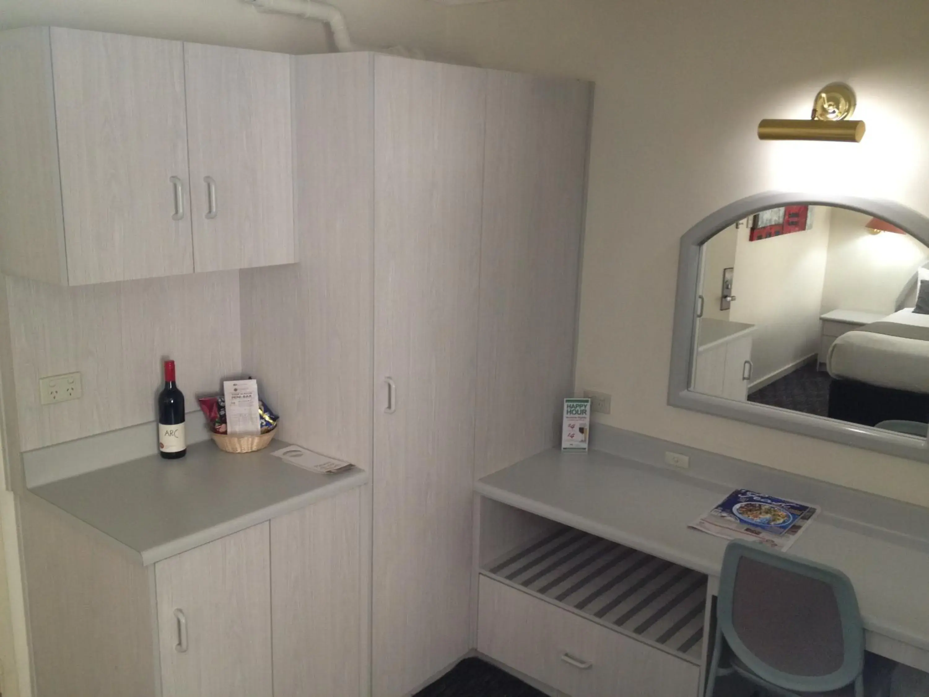Photo of the whole room, Kitchen/Kitchenette in Adelaide Royal Coach