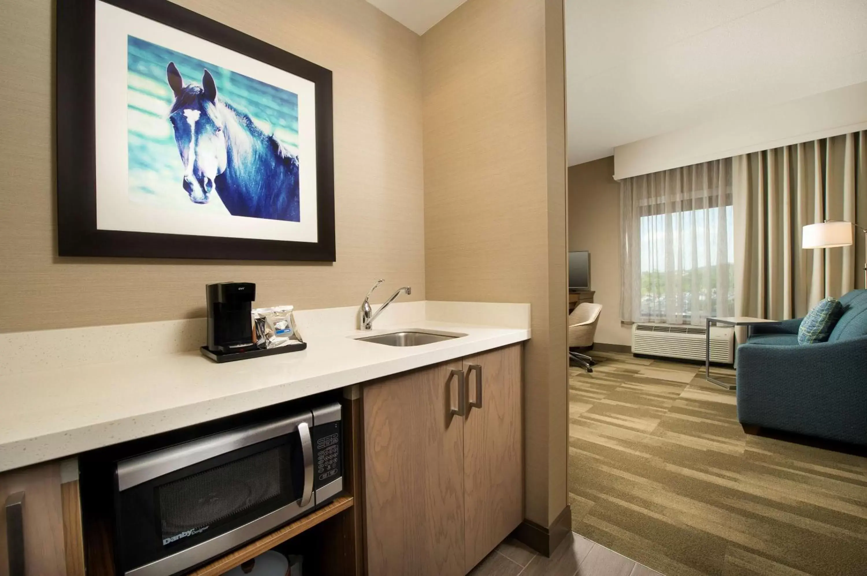 Bed, TV/Entertainment Center in Hampton Inn & Suites Baltimore North/Timonium, MD