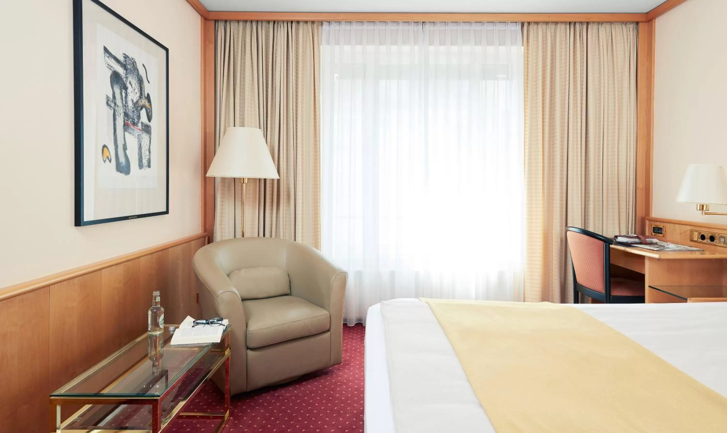 Photo of the whole room, Bed in Living Hotel Großer Kurfürst