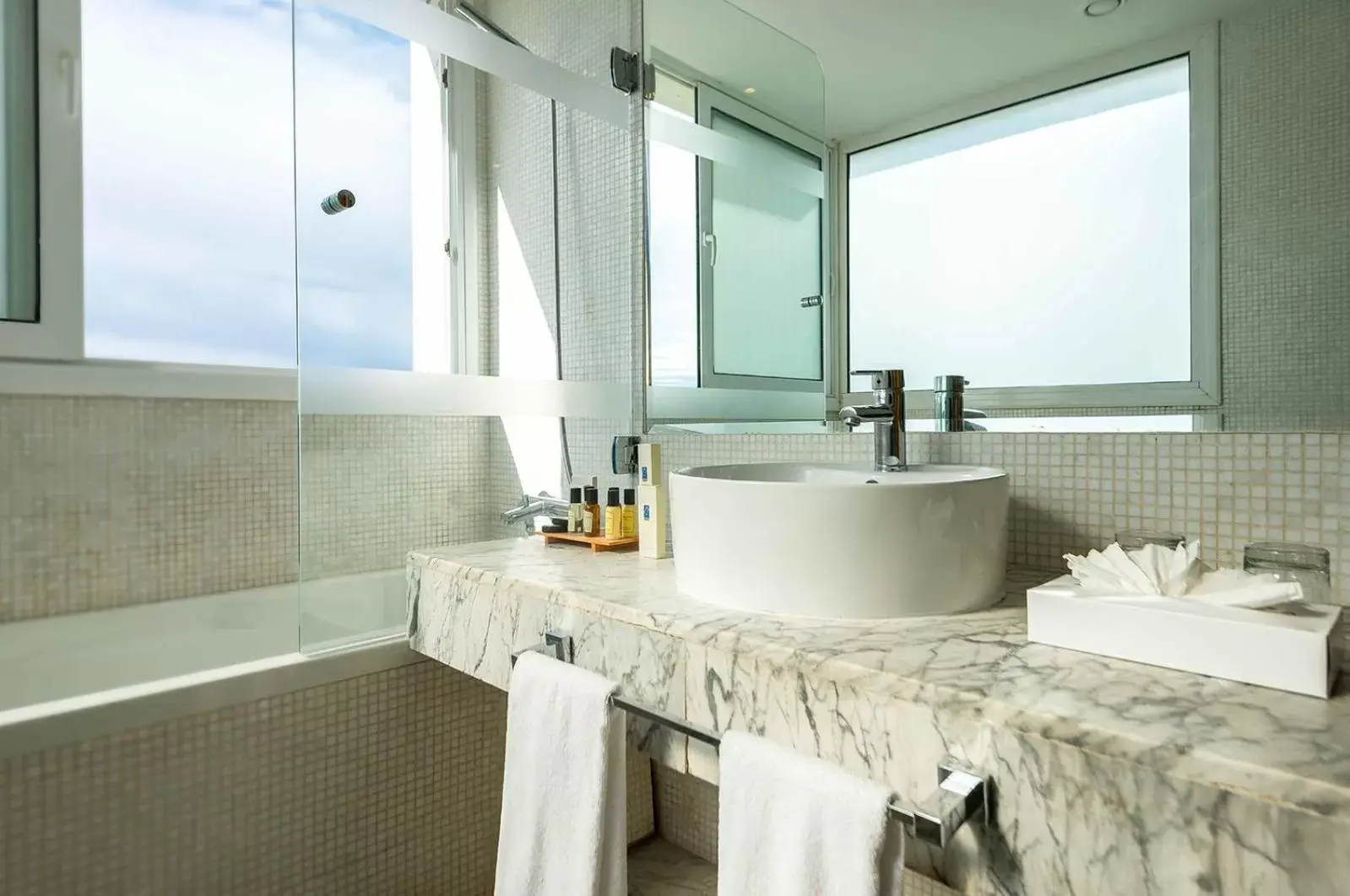 Shower, Bathroom in Hotel Farah Tanger