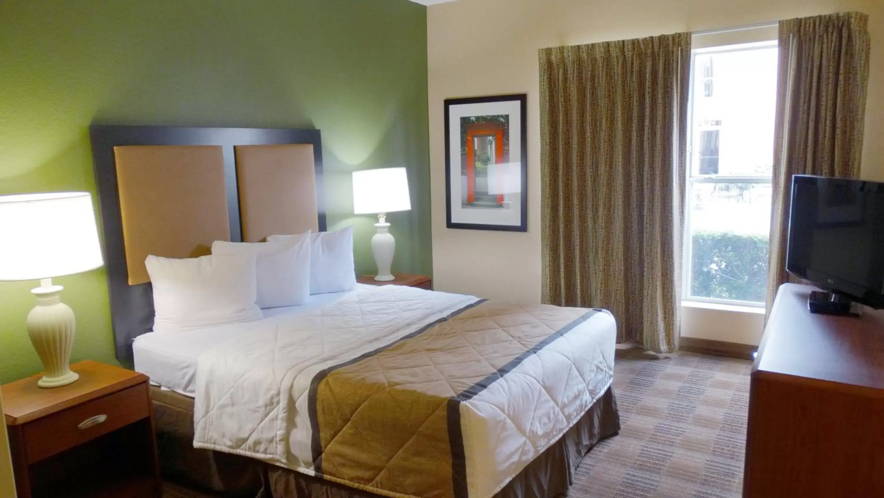 Bed in Extended Stay America Suites - Dallas - Frankford Road