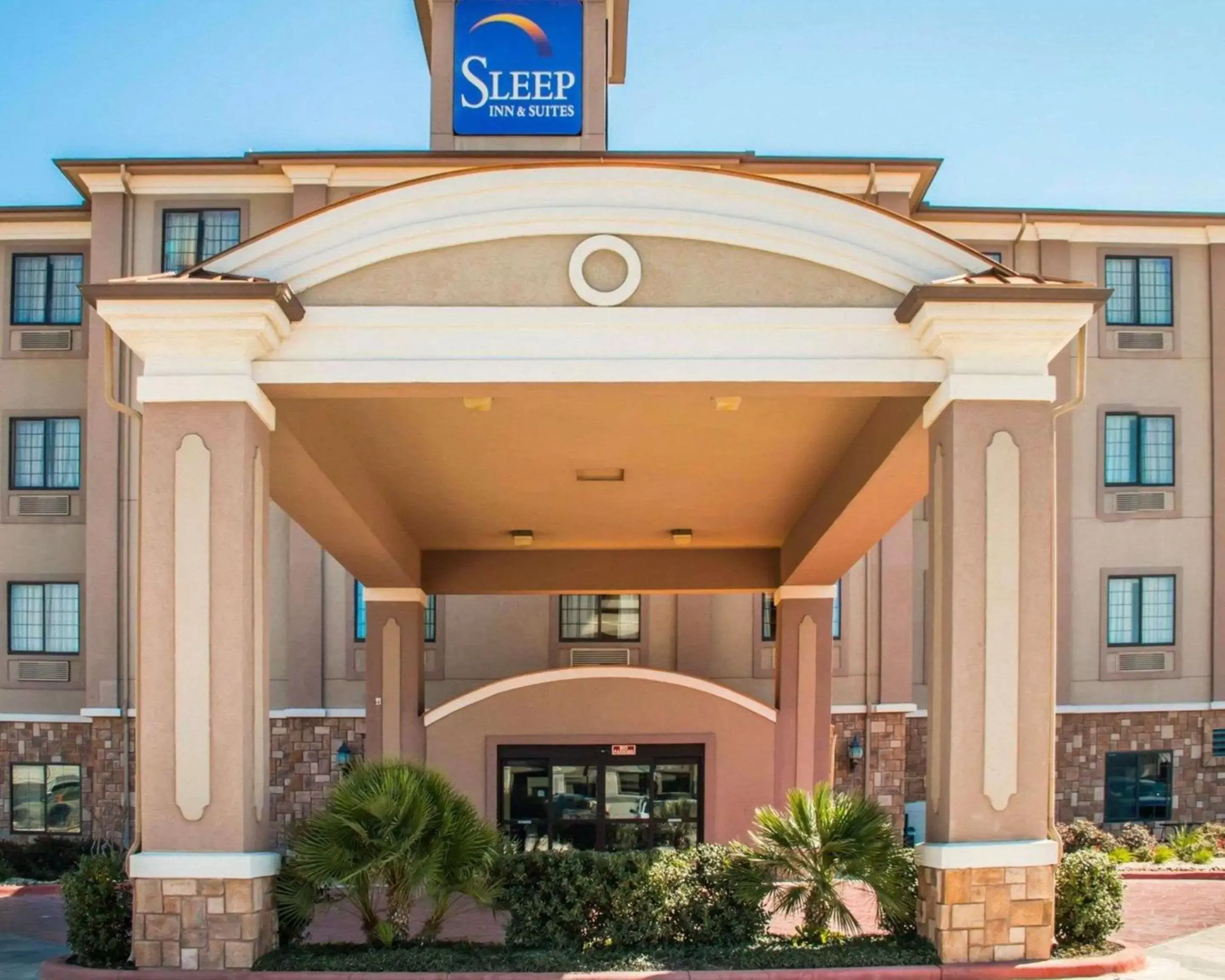 Property Building in Sleep Inn and Suites at Six Flags