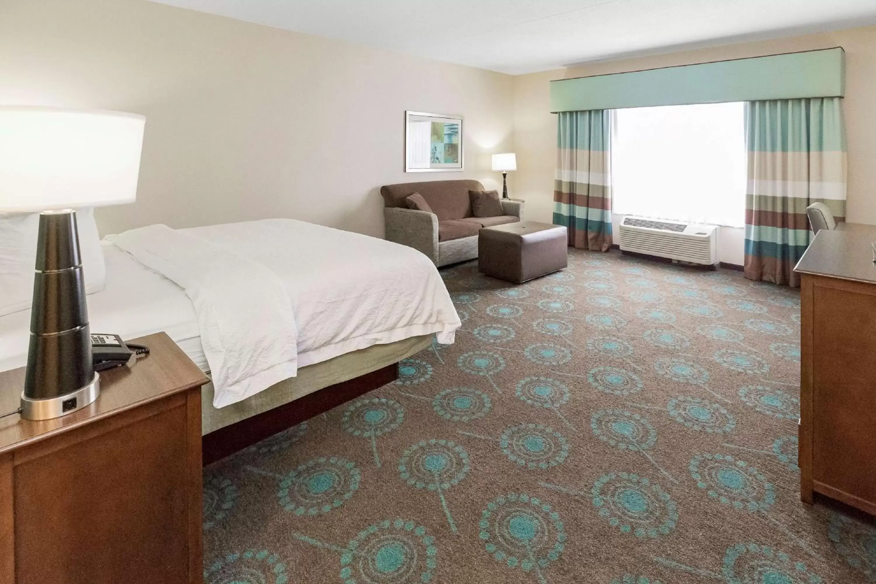 Bedroom, Bed in Hampton Inn Bridgeville