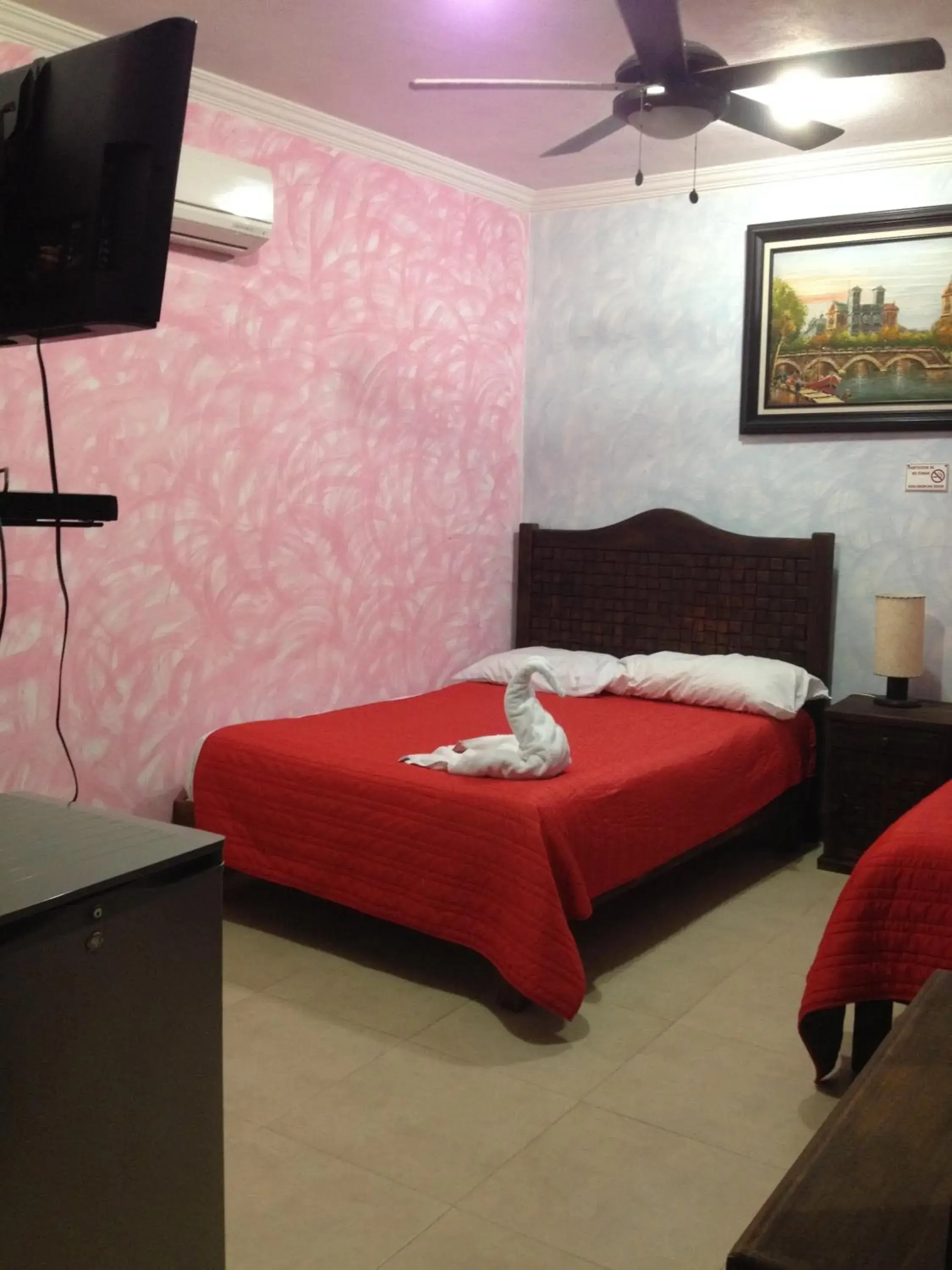 Bedroom, Bed in Terracota Corner Rooms
