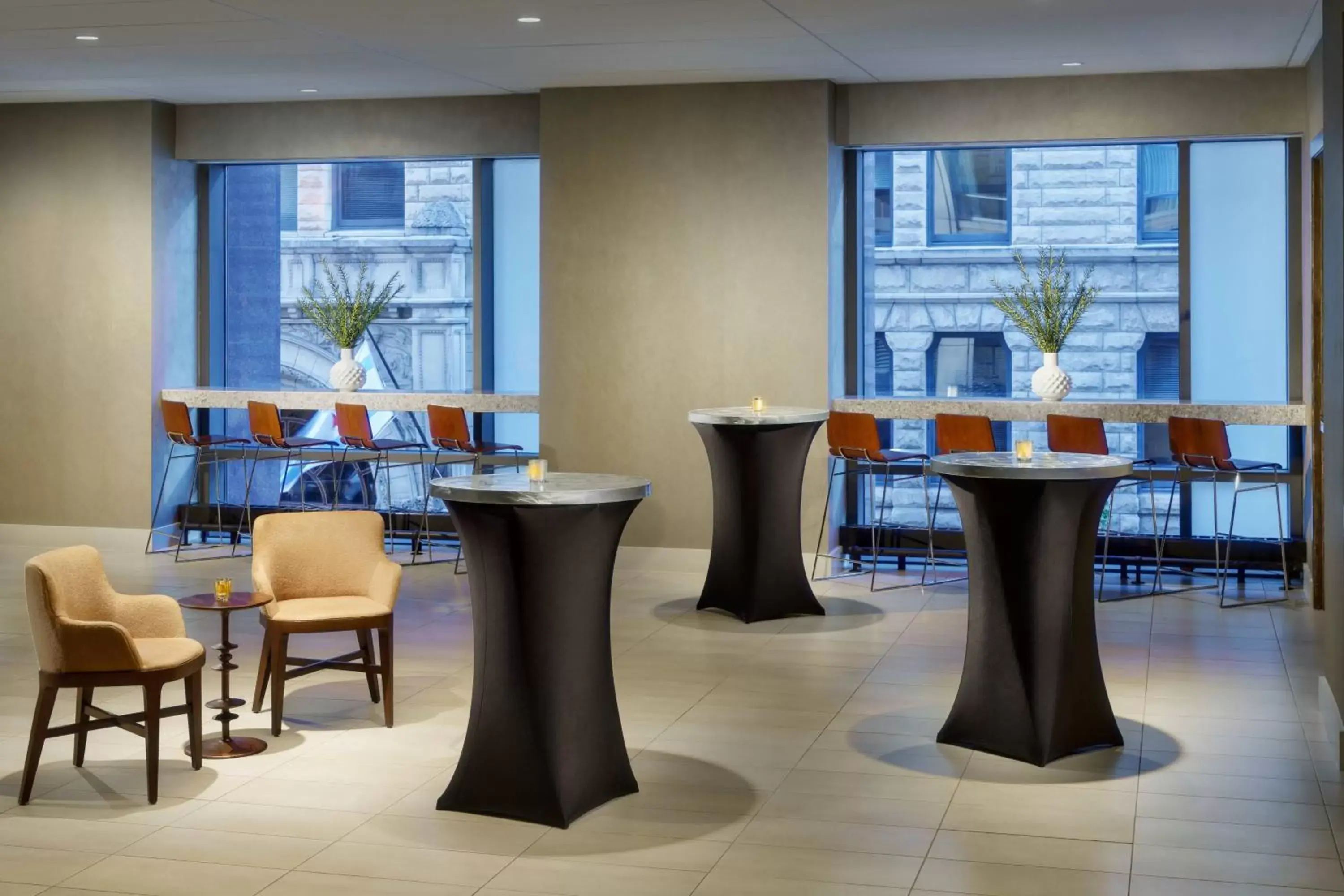 Meeting/conference room, Dining Area in SpringHill Suites Chicago Downtown/River North