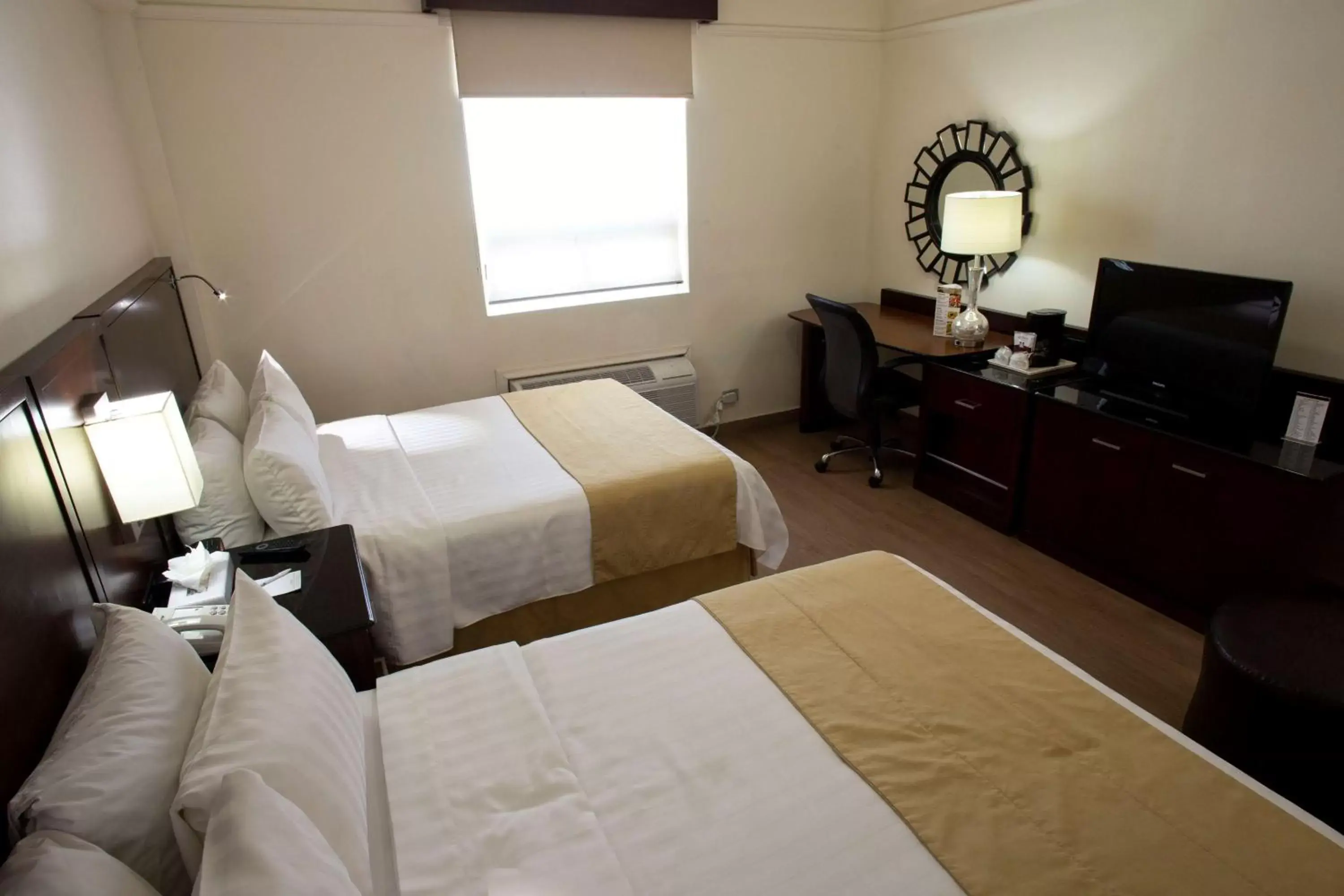 Photo of the whole room, Bed in Best Western Centro Monterrey