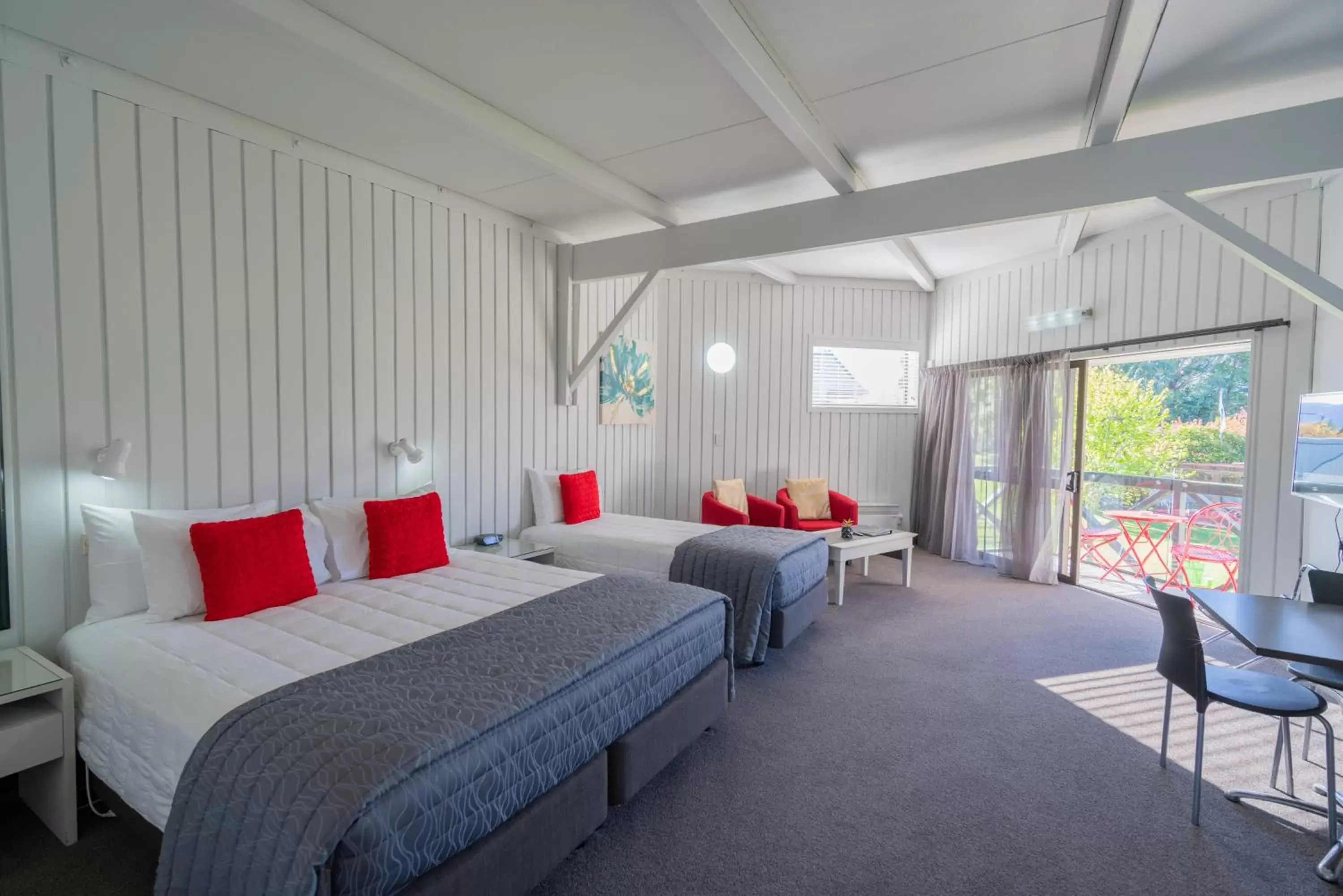 Bedroom, Bed in ASURE Explorer Motel & Apartments