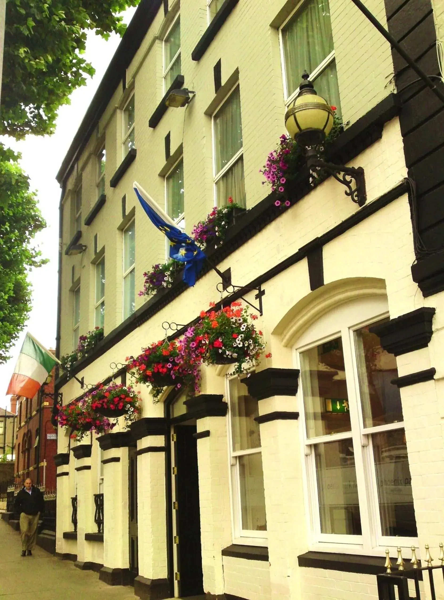 Facade/entrance, Property Building in Phoenix Park Hotel