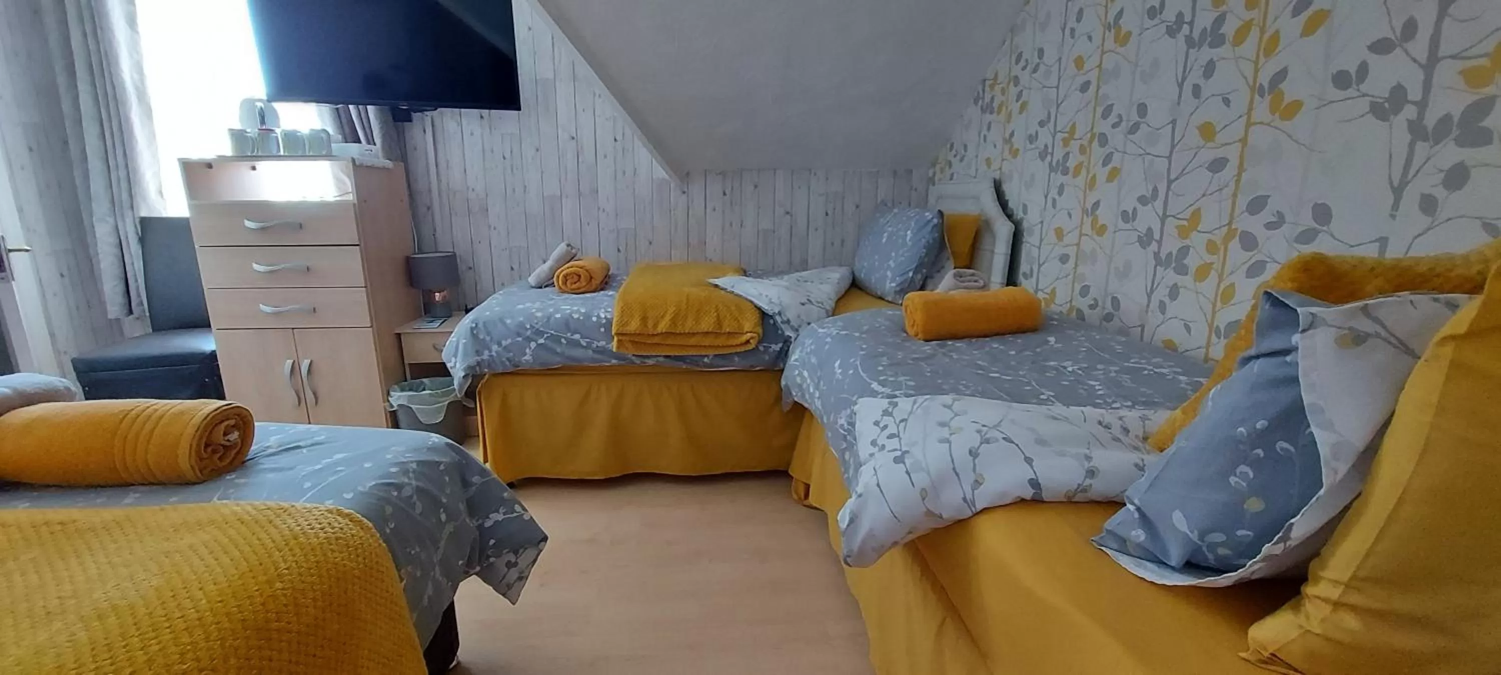 Photo of the whole room, Bed in Daffodil Guest House