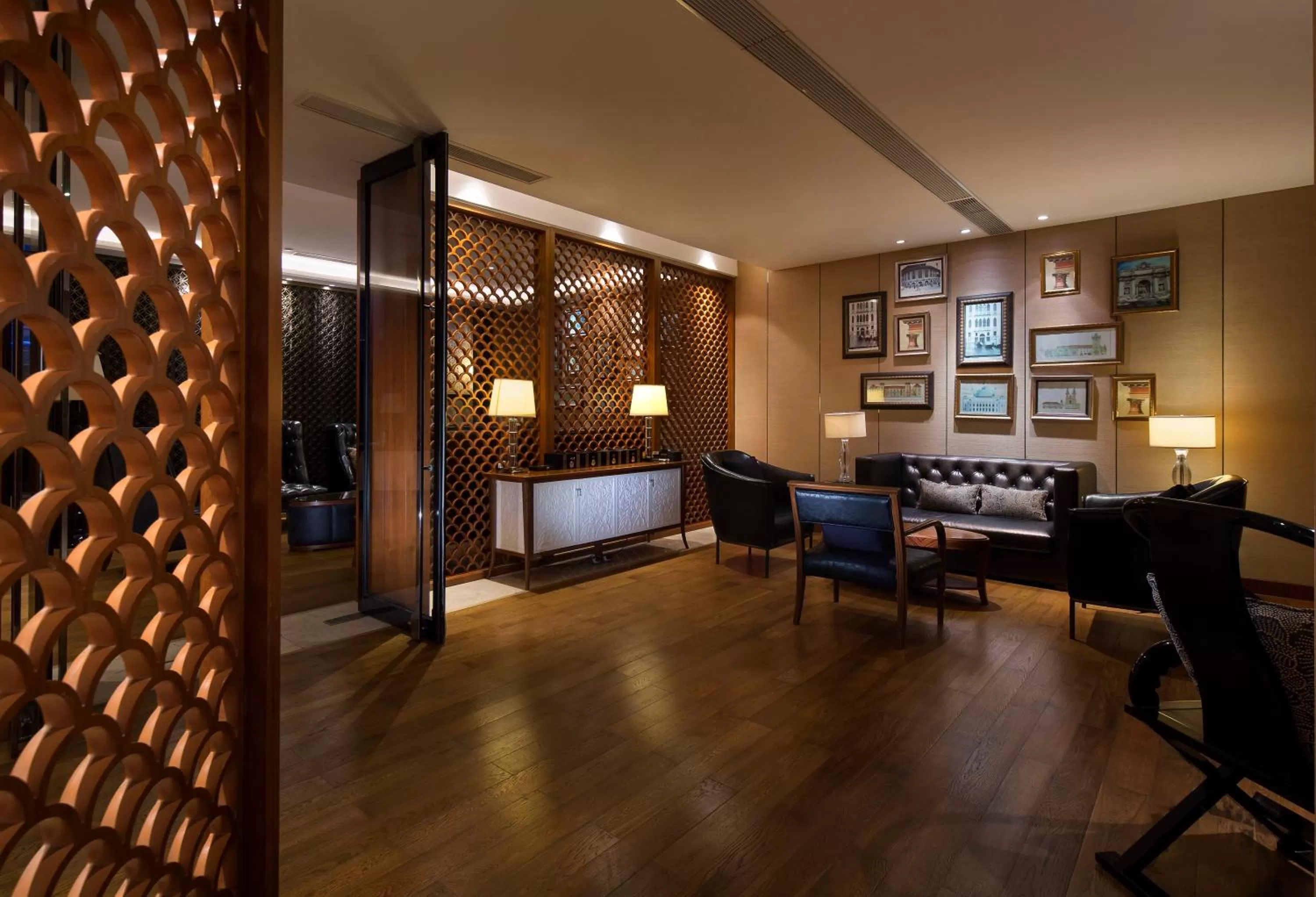 Restaurant/places to eat in Crowne Plaza Sanya City Center by IHG