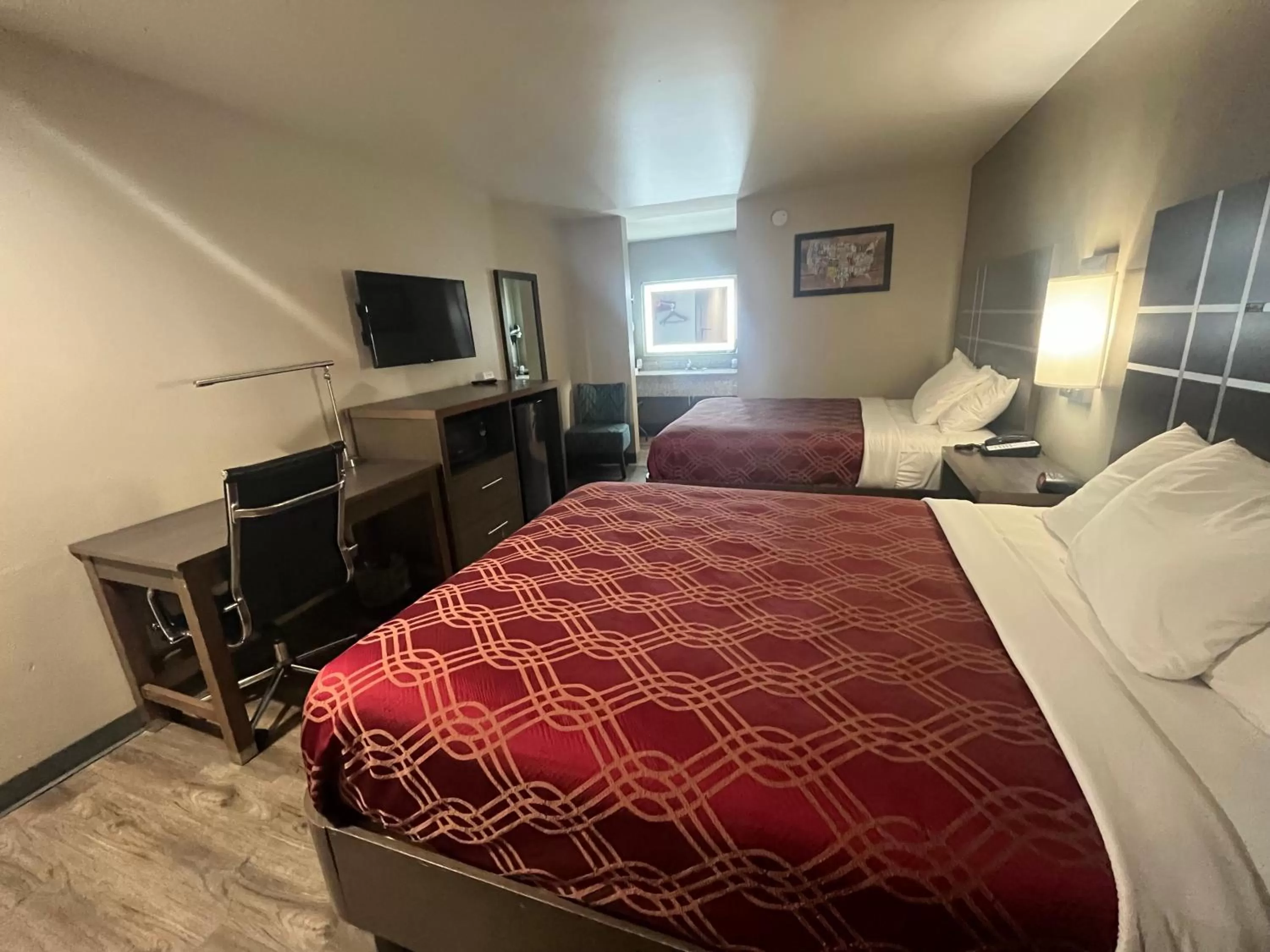 Bed in Econo Lodge Inn & Suites Murfreesboro Shopping District