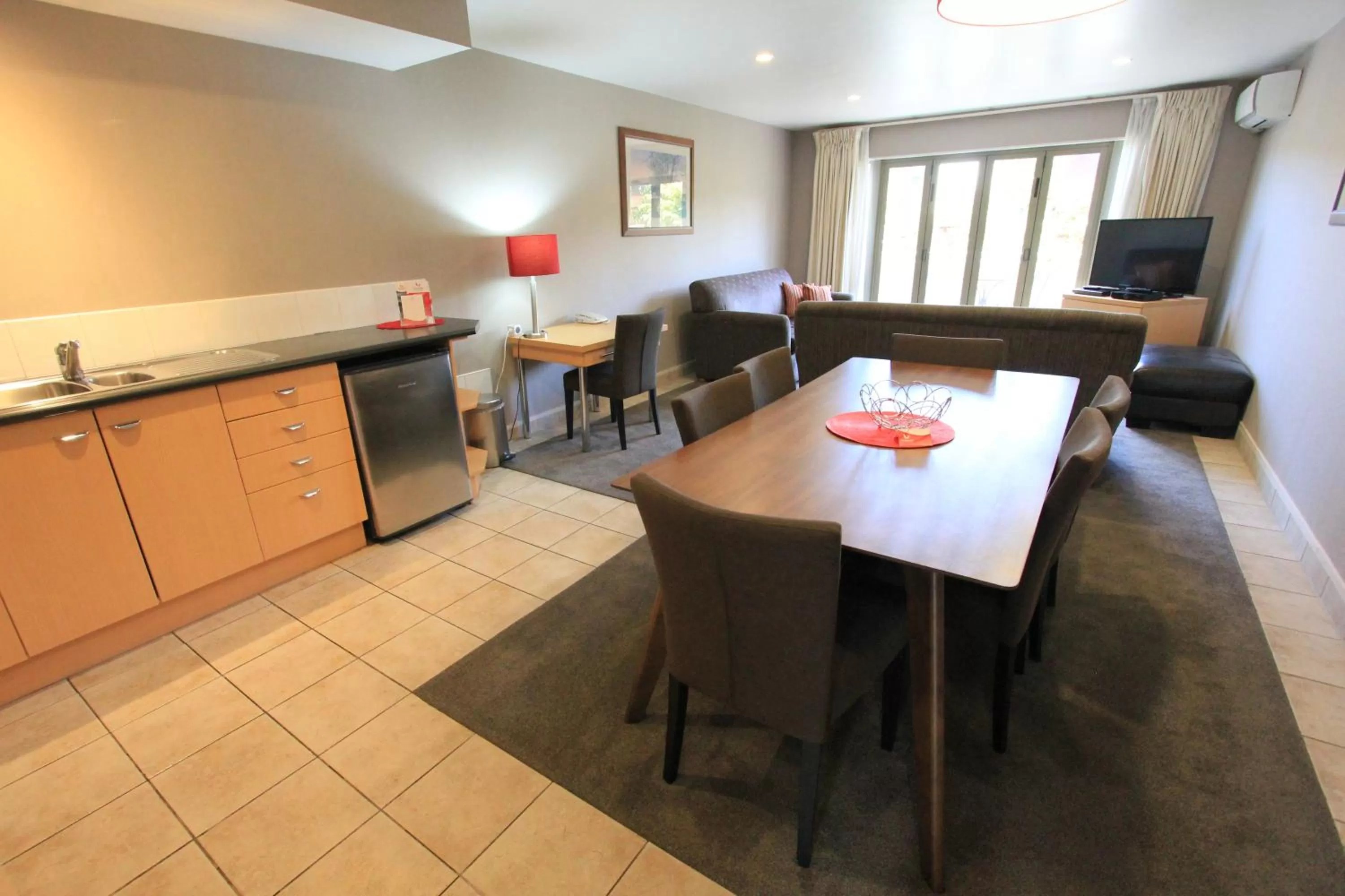 Kitchen or kitchenette in Voyager Apartments Taupo
