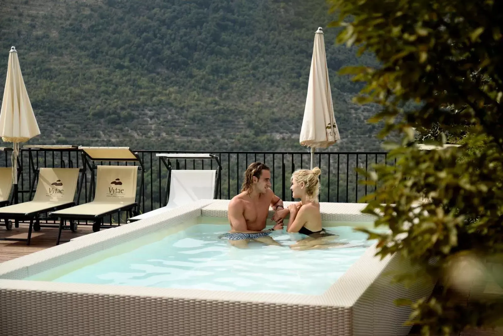Hot Tub, Swimming Pool in Vytae Spa & Resort