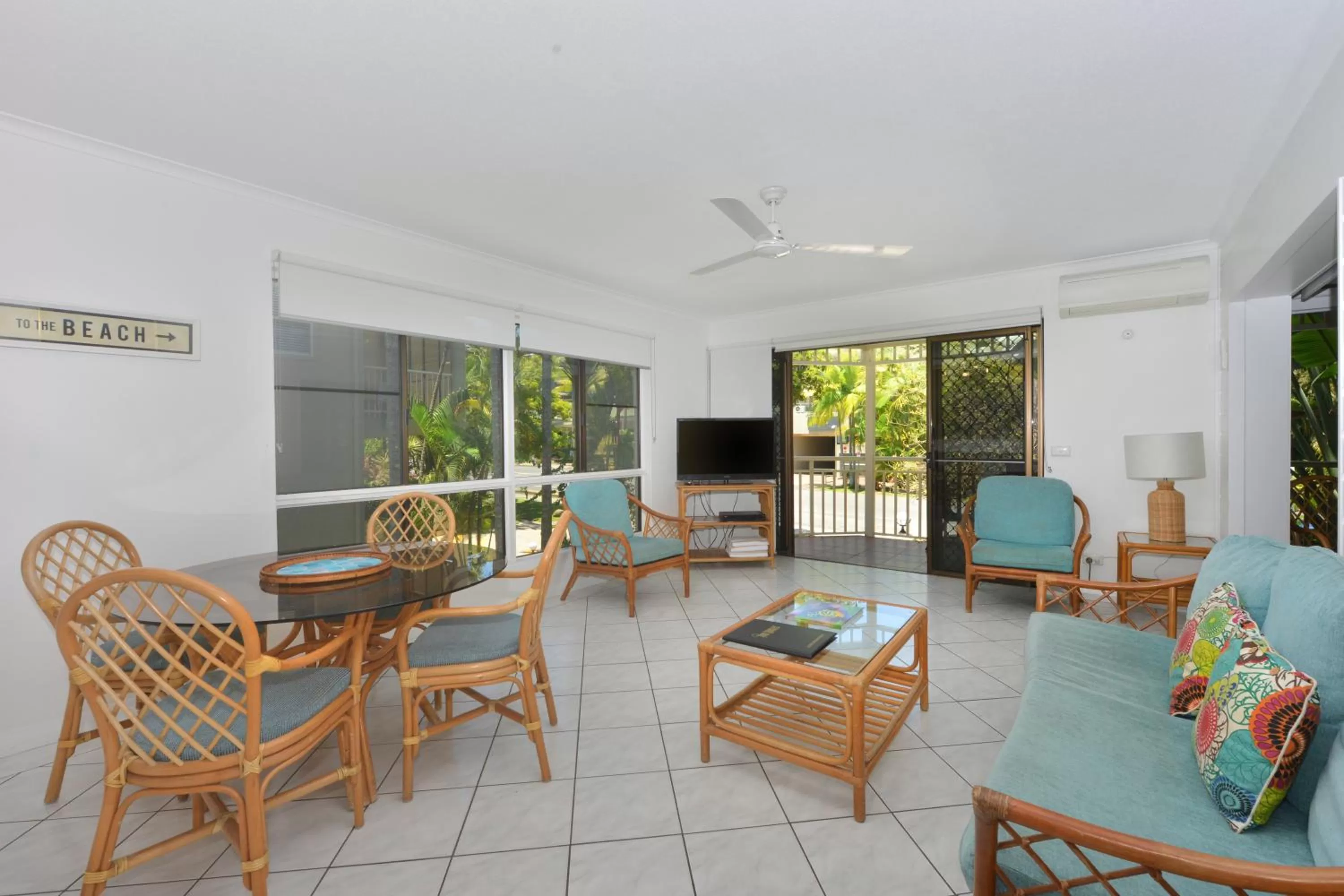 Living room in Driftwood Mantaray - Official Onsite Reception and Check In