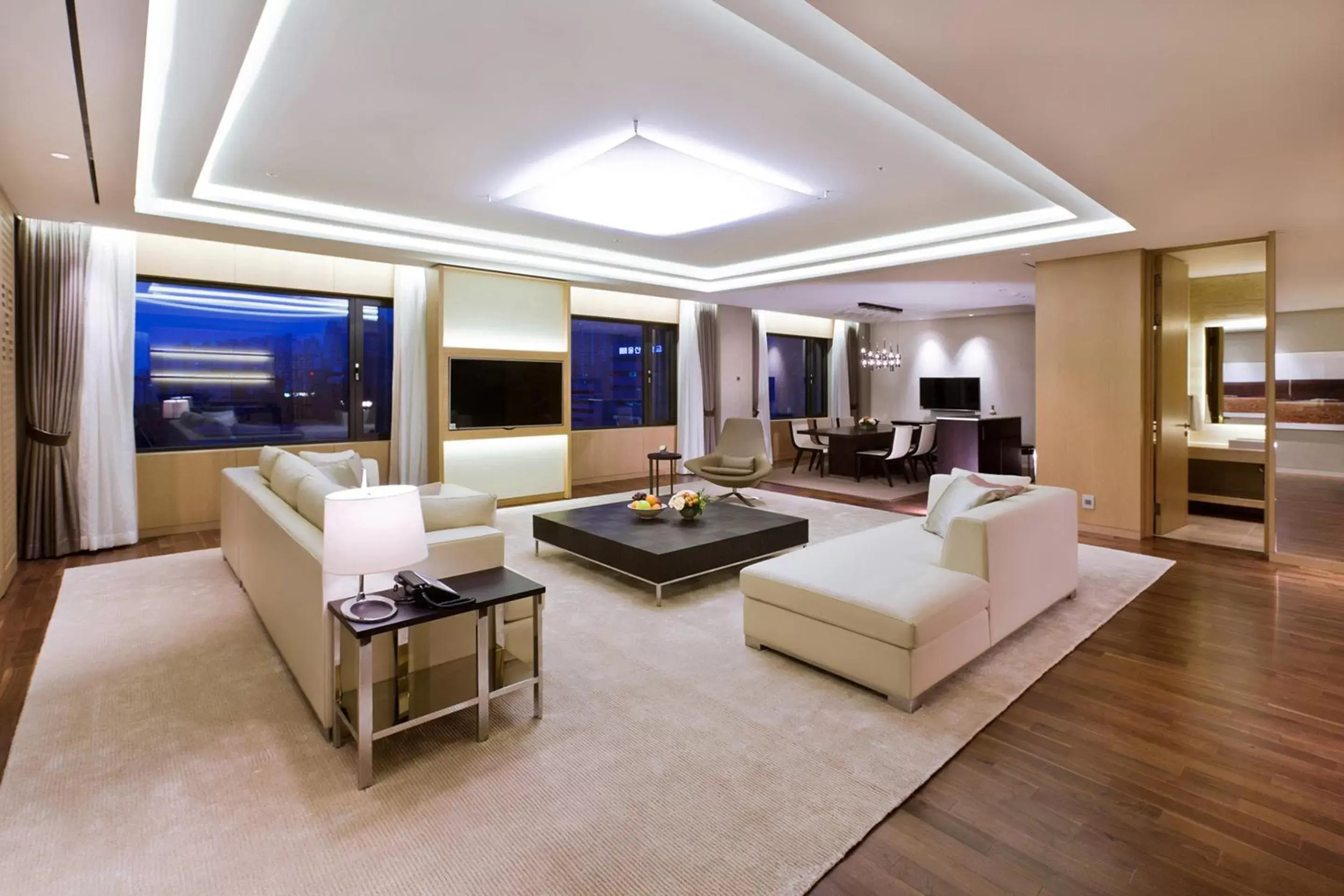 Living room, Seating Area in Hotel Hyundai by Lahan Ulsan