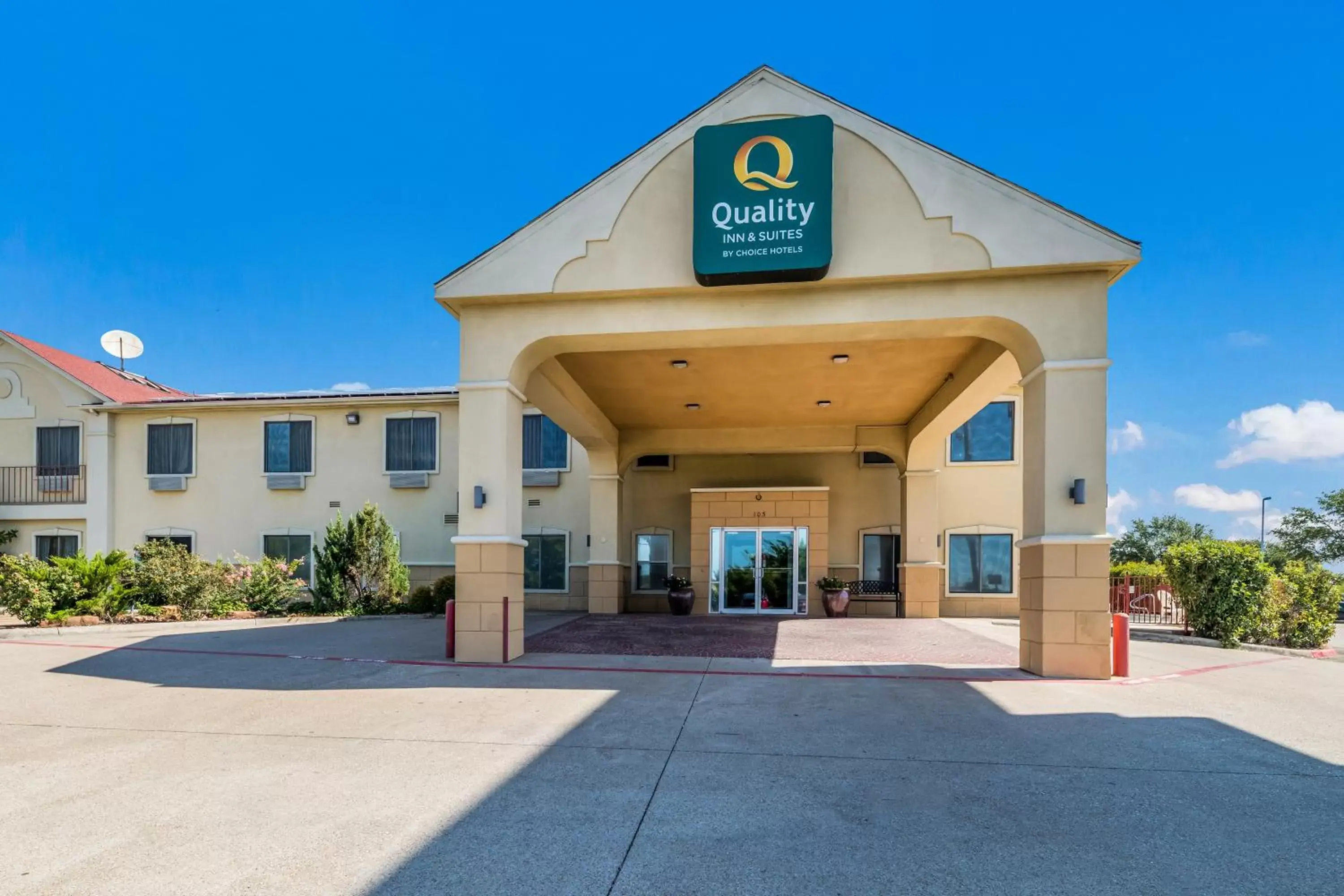 Property Building in Quality Inn and Suites Terrell