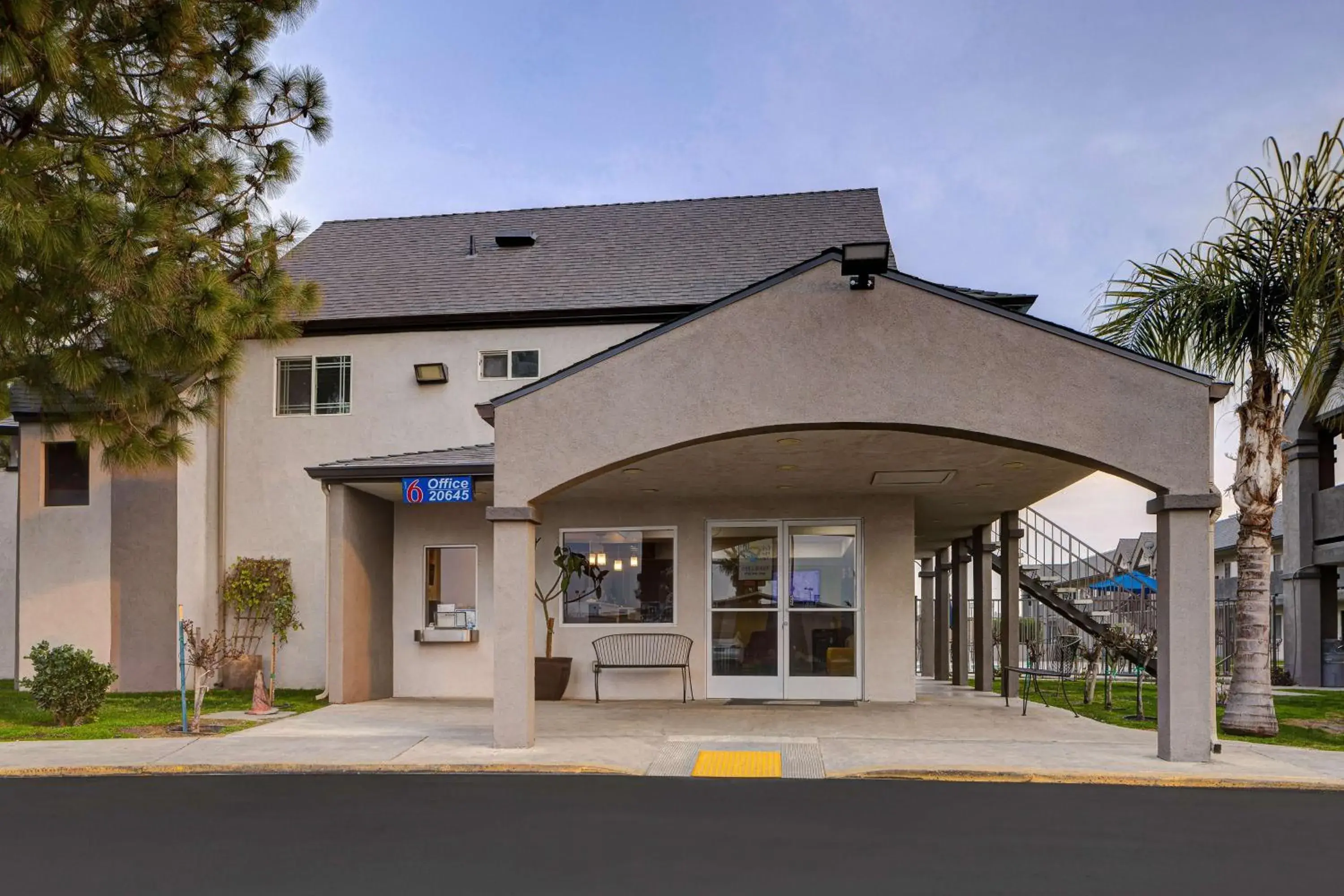 Property Building in Motel 6 Buttonwillow, CA Central