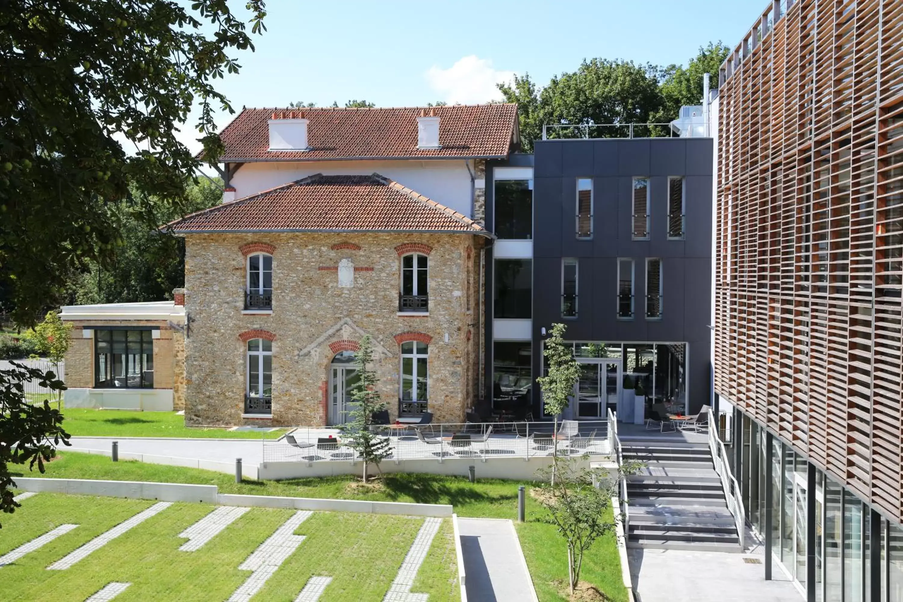 Facade/entrance, Property Building in Best Western Plus Paris Meudon Ermitage