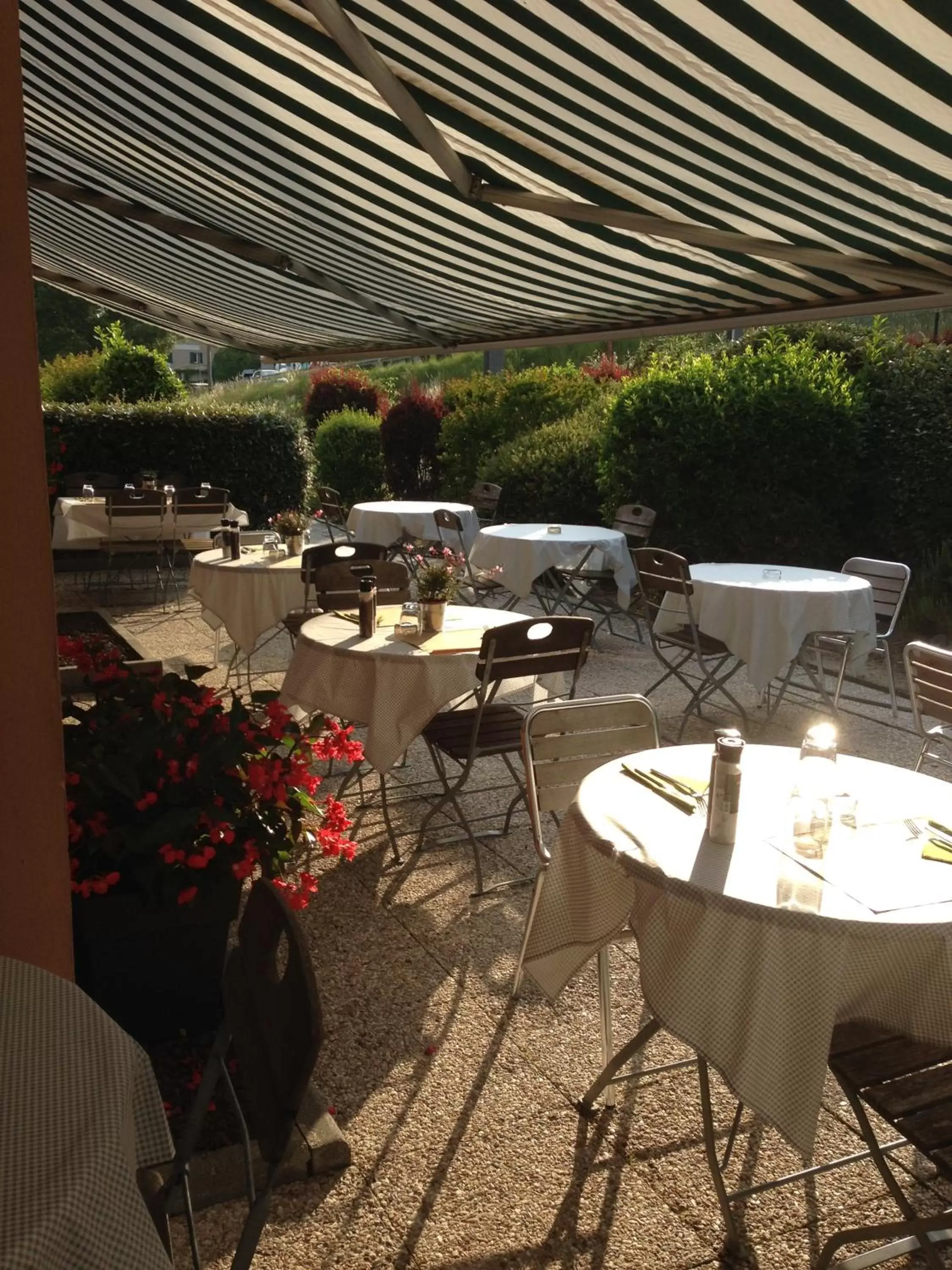 Balcony/Terrace, Restaurant/Places to Eat in Kyriad Digne-Les-Bains