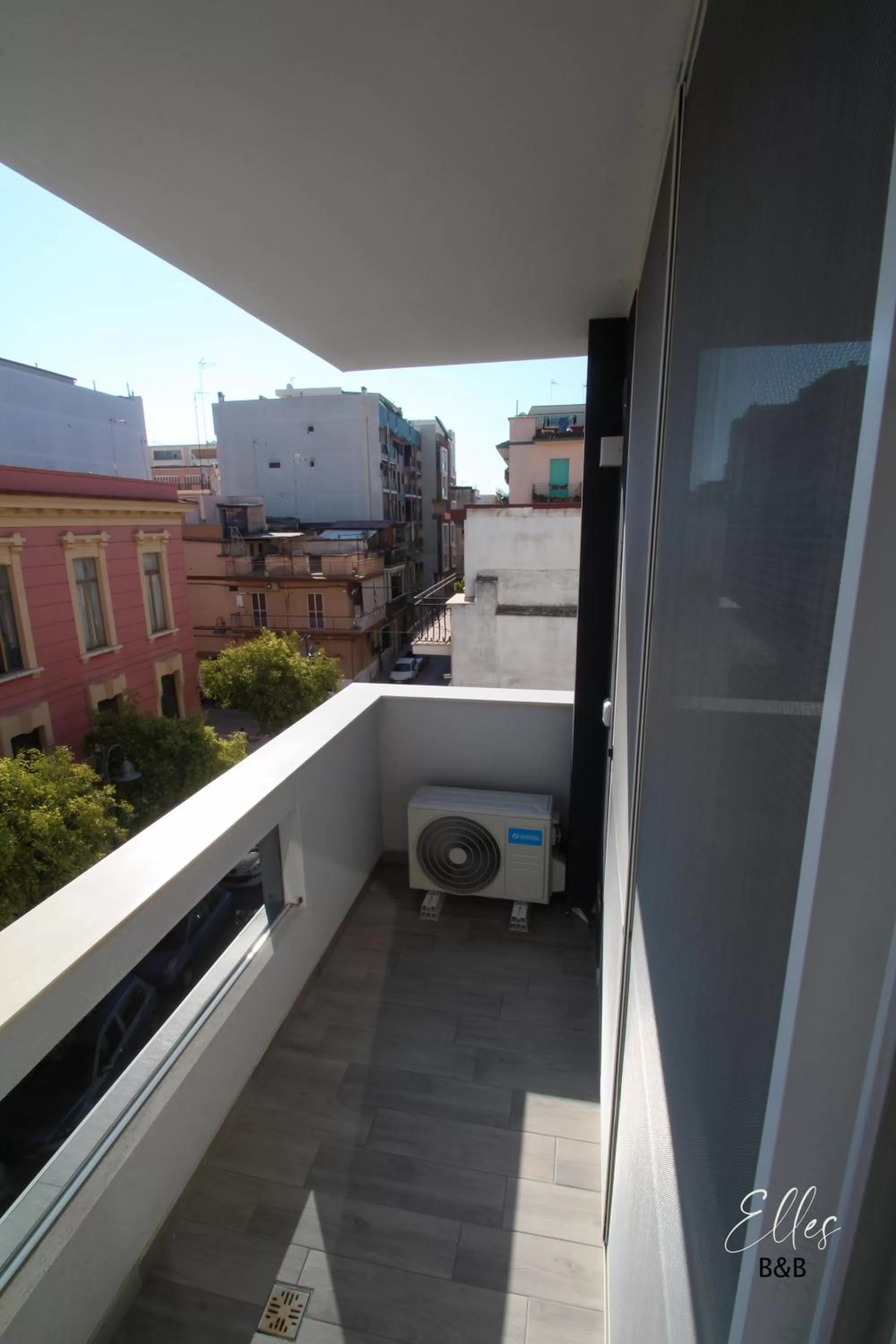 Neighbourhood in B&B Elles con parcheggio interno