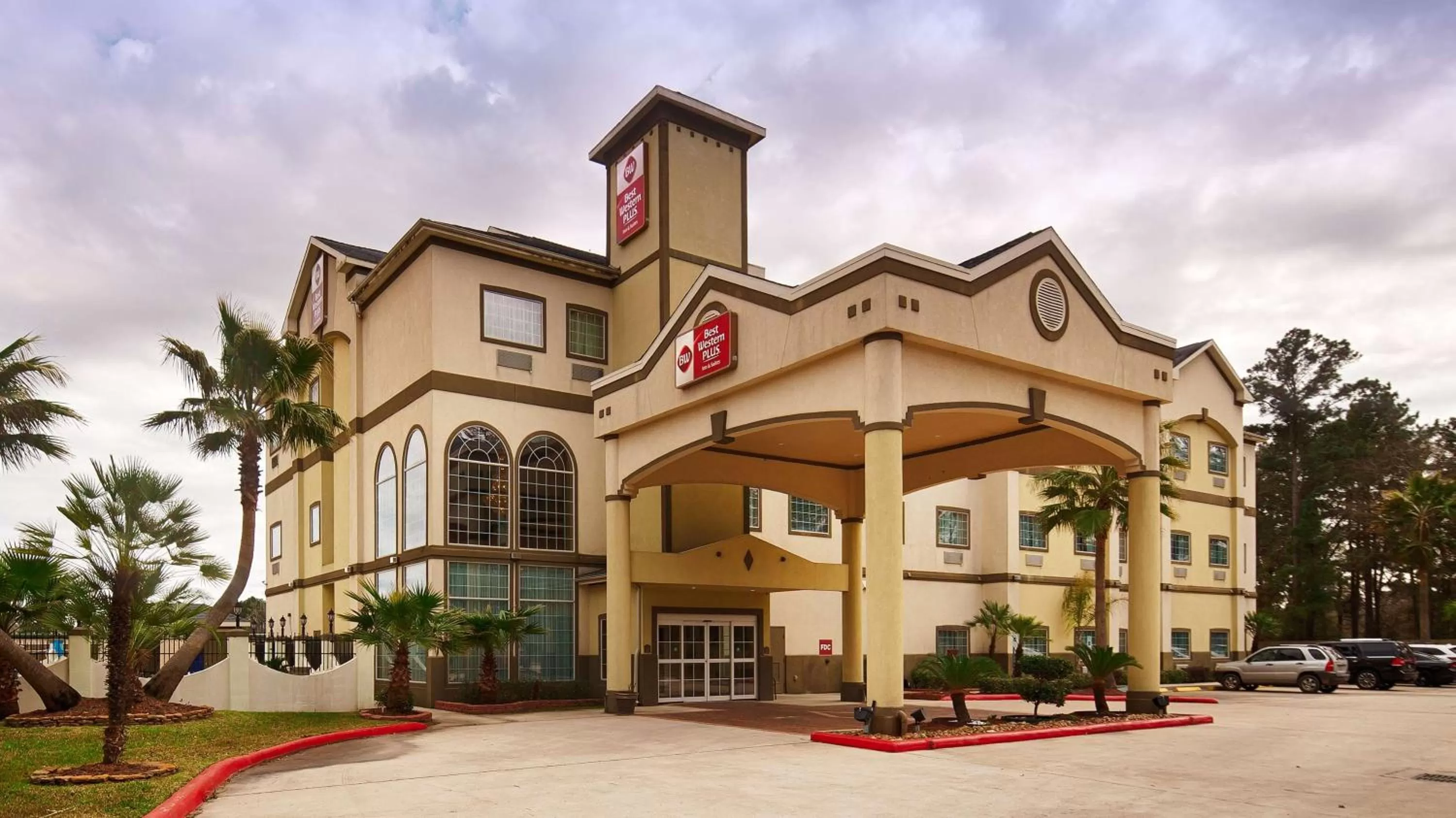Property building in Best Western Plus New Caney Inn & Suites