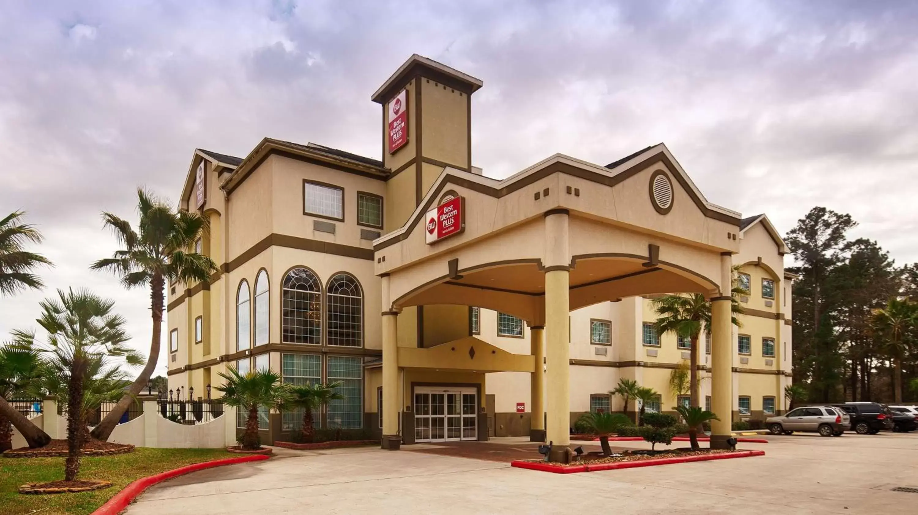 Property Building in Best Western Plus New Caney Inn & Suites