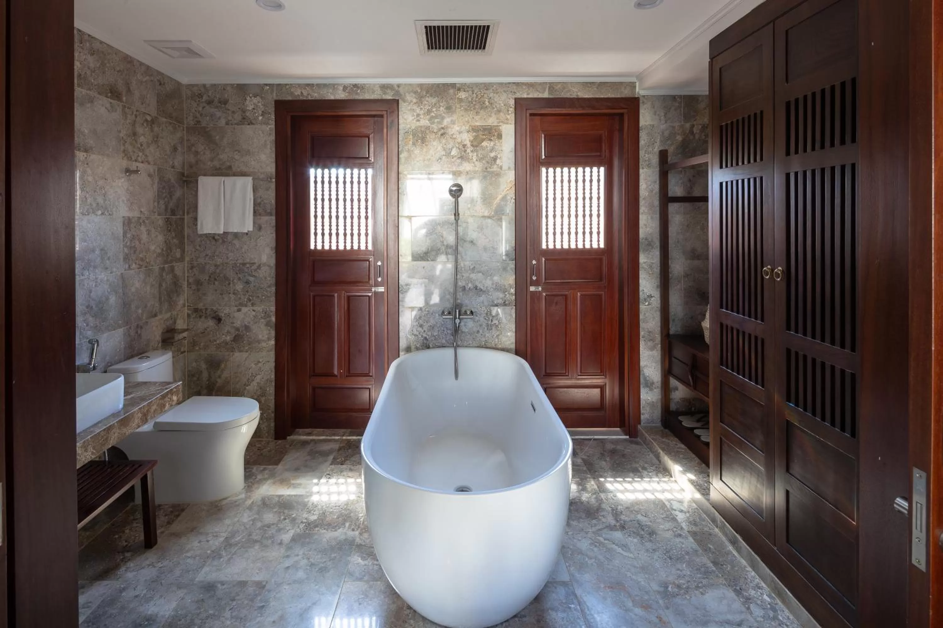 Bath in Nghê Prana Hotel and Spa Hoi An