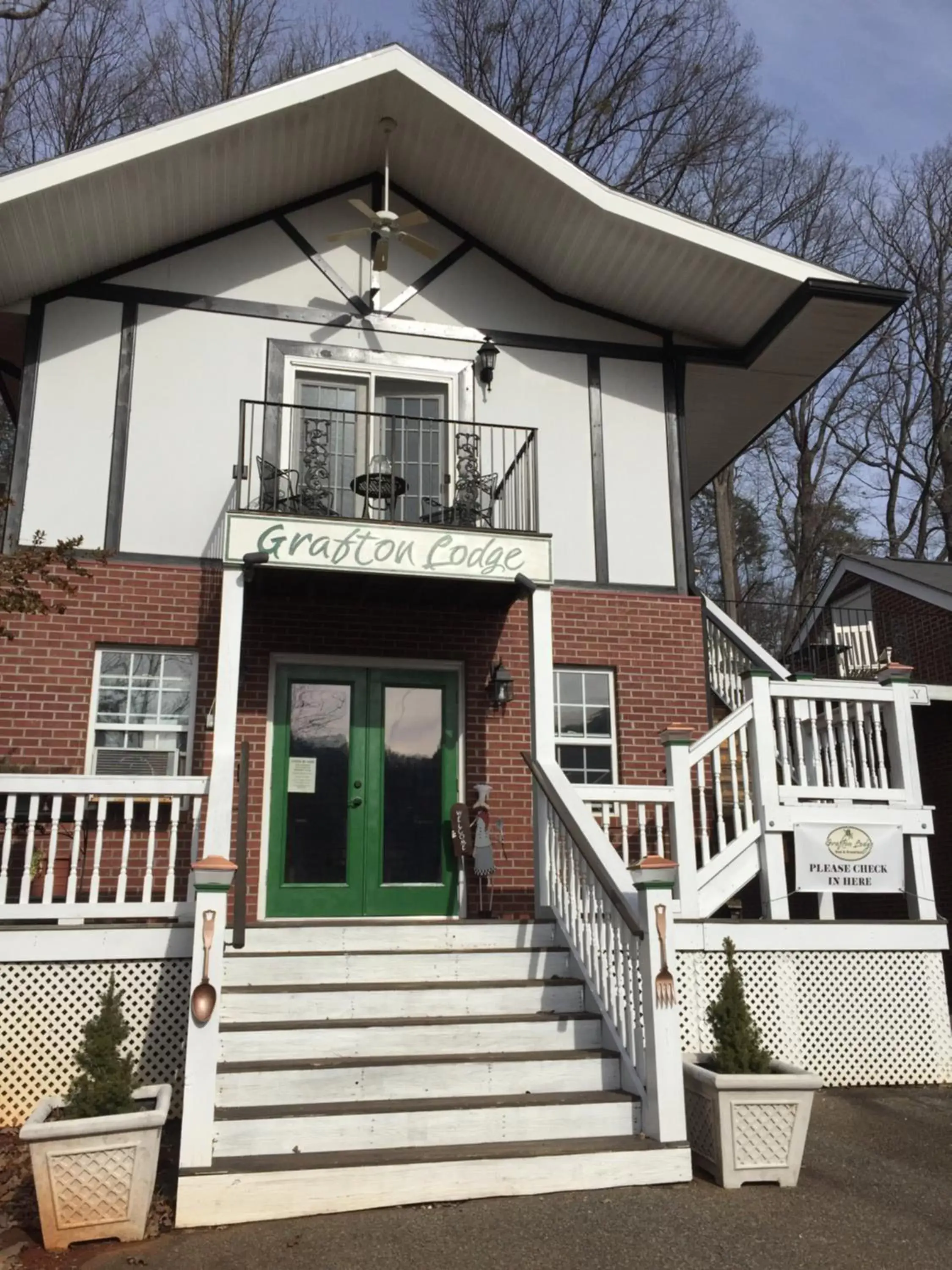 Facade/entrance, Property Building in Grafton Lodge