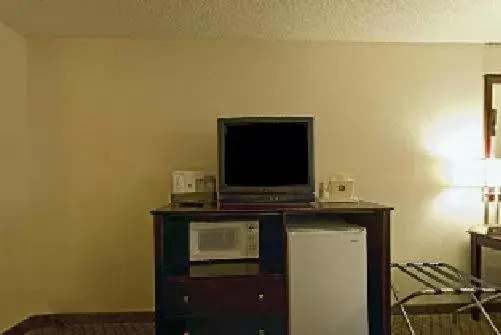 Other, TV/Entertainment Center in Baymont by Wyndham Delaware