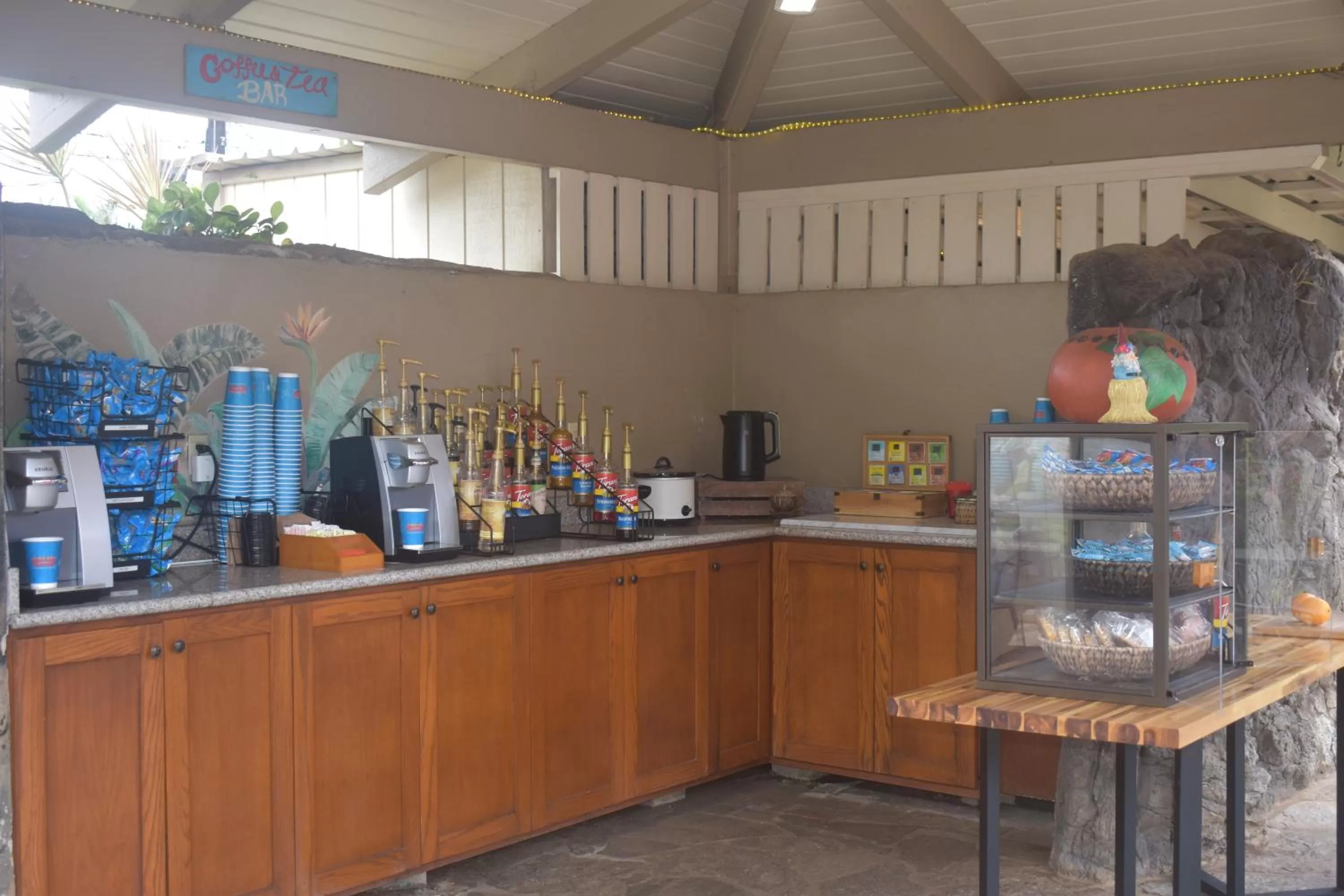 Coffee/tea facilities in The Kauai Inn