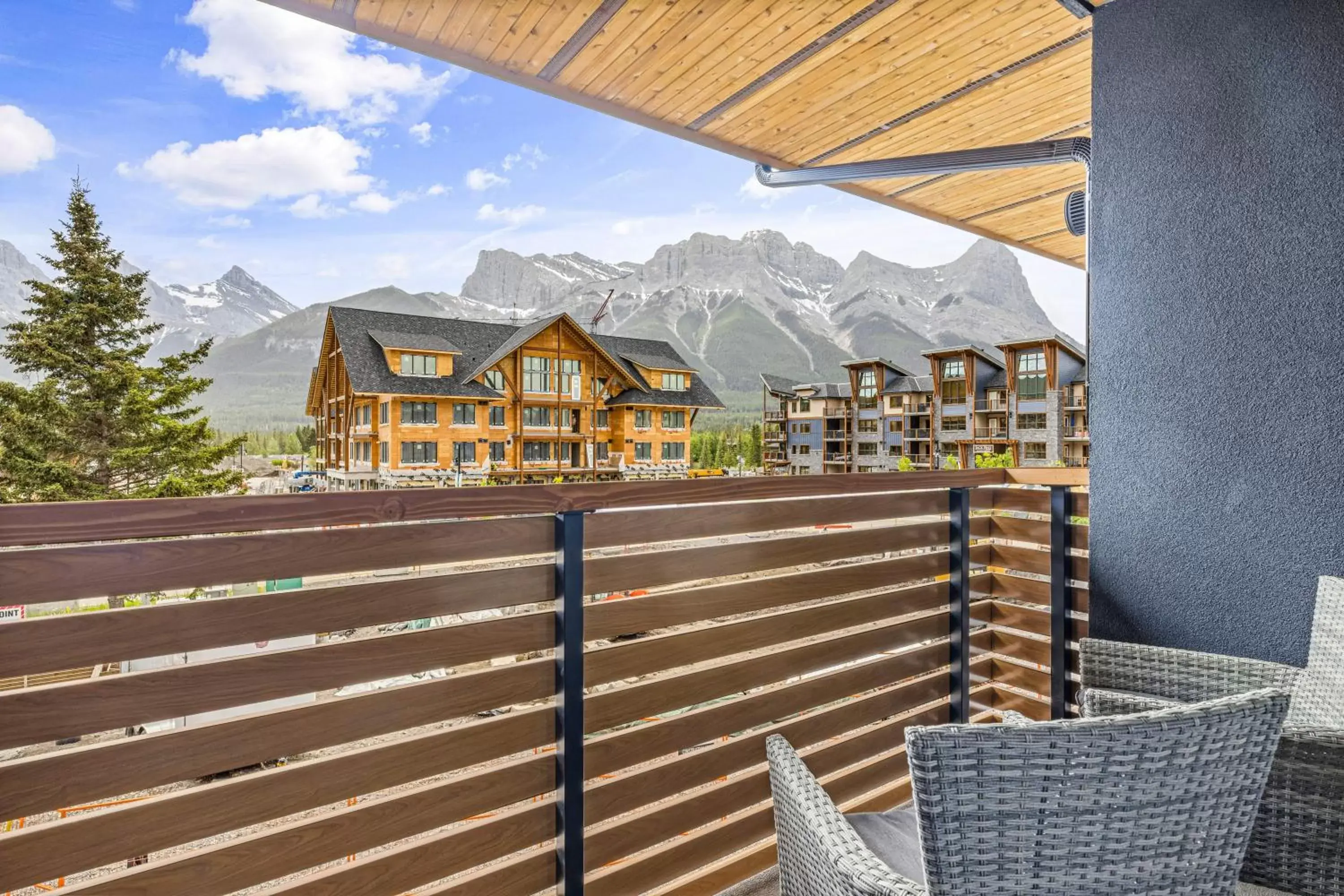 Balcony/Terrace, Property Building in Tamarack Lodge by Spring Creek Vacations