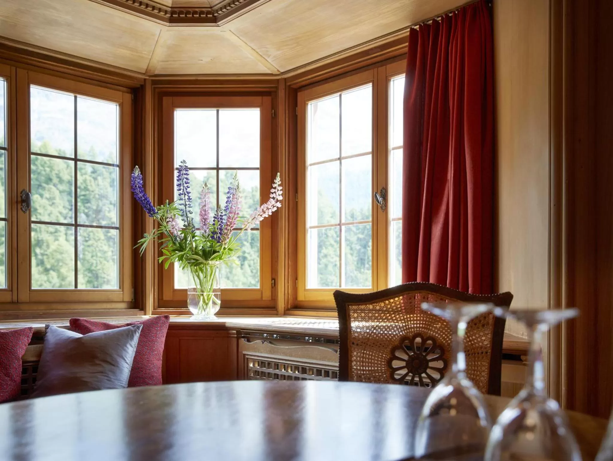 Seating area in Hotel Chesa Spuondas