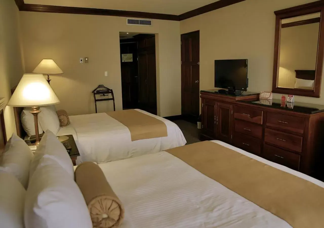 Photo of the whole room, Bed in Wyndham San Jose Herradura