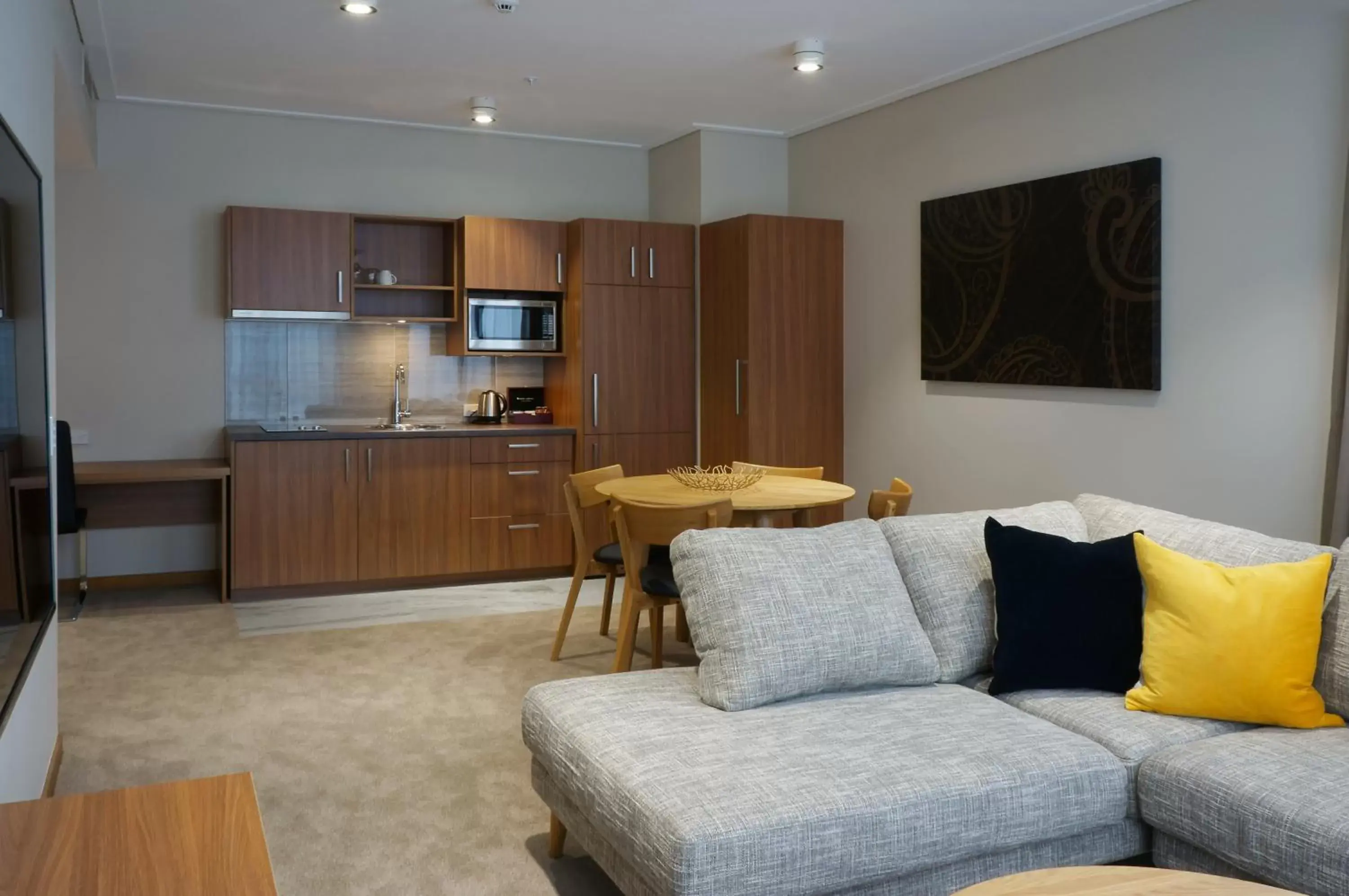 Living room, Kitchen/Kitchenette in The Victoria Hotel Dunedin