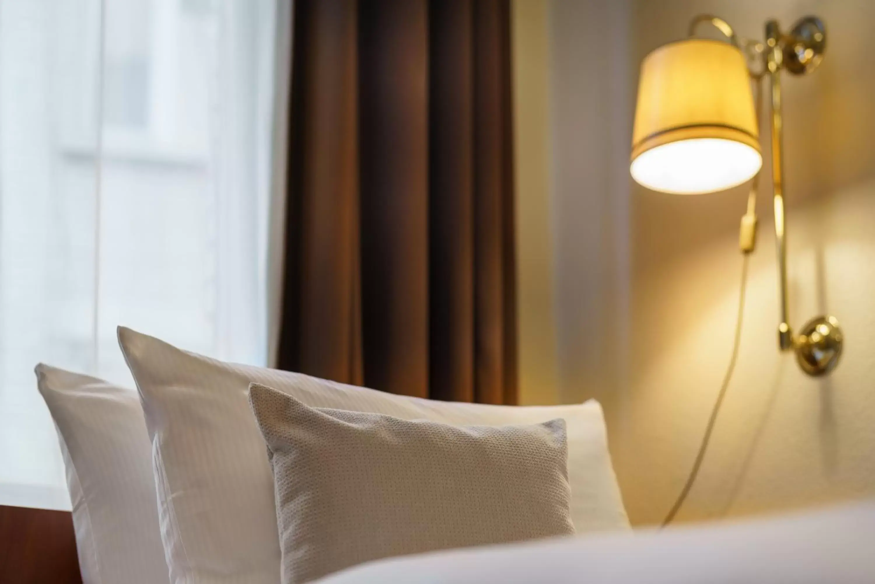 Photo of the whole room, Bed in Hotel Kronprinz Hamburg Hauptbahnhof Photo of the whole room, Bed in Hotel Kronprinz Hamburg Hauptbahnhof