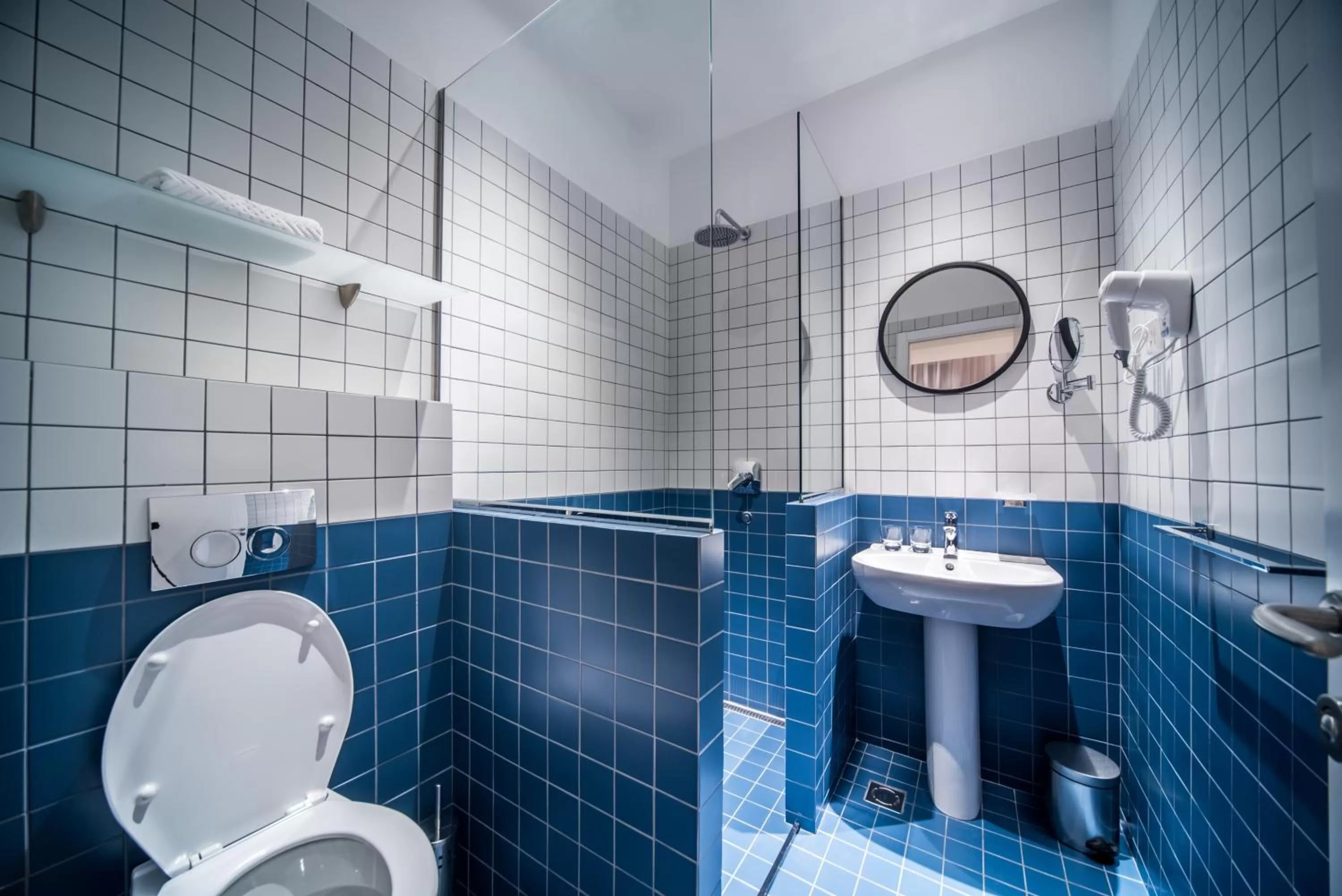 Shower in Hotel Marienplatz Podgorica