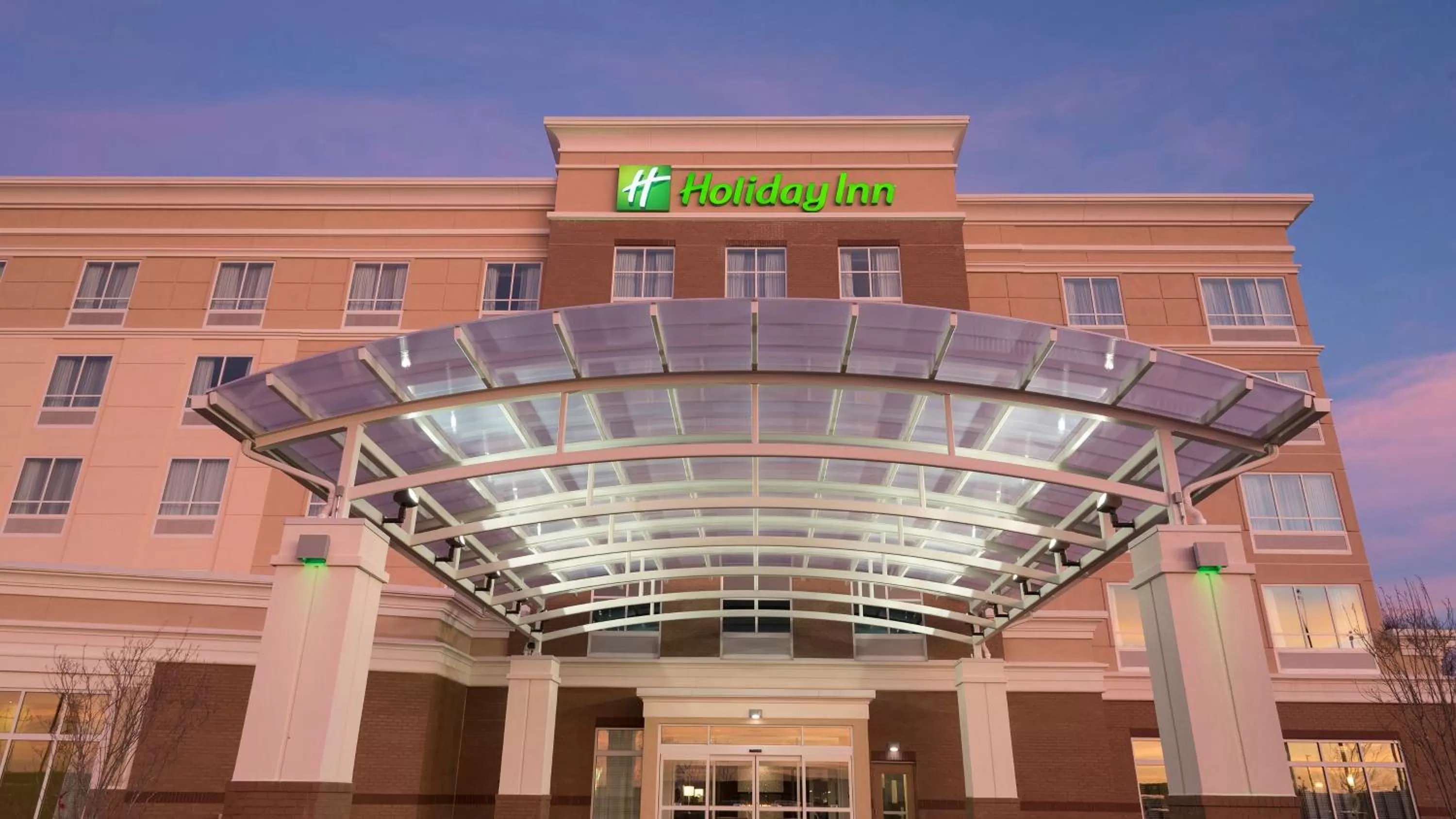 Property building in Holiday Inn Indianapolis Airport by IHG