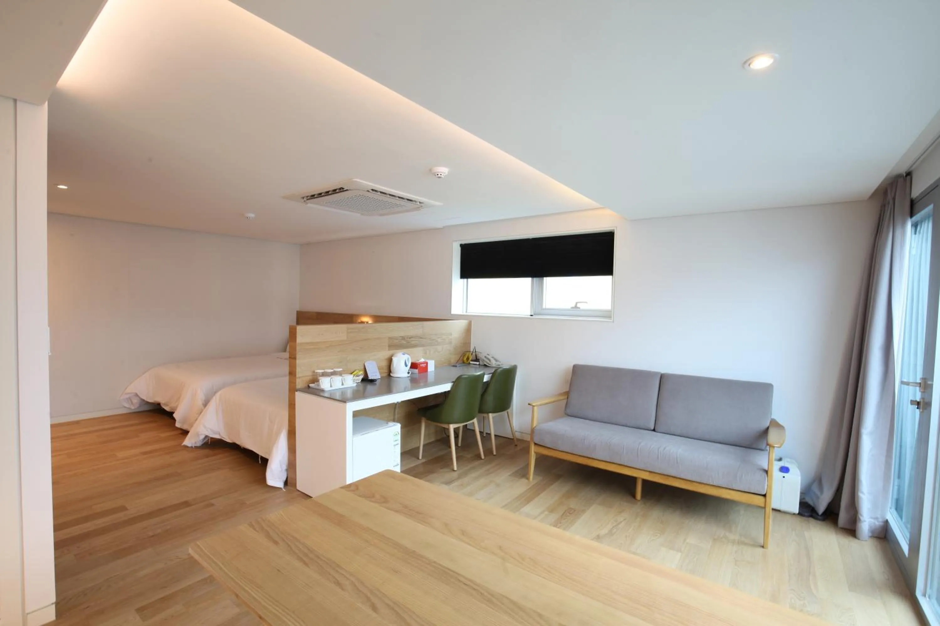 Living room, Bed in Angel Hotel