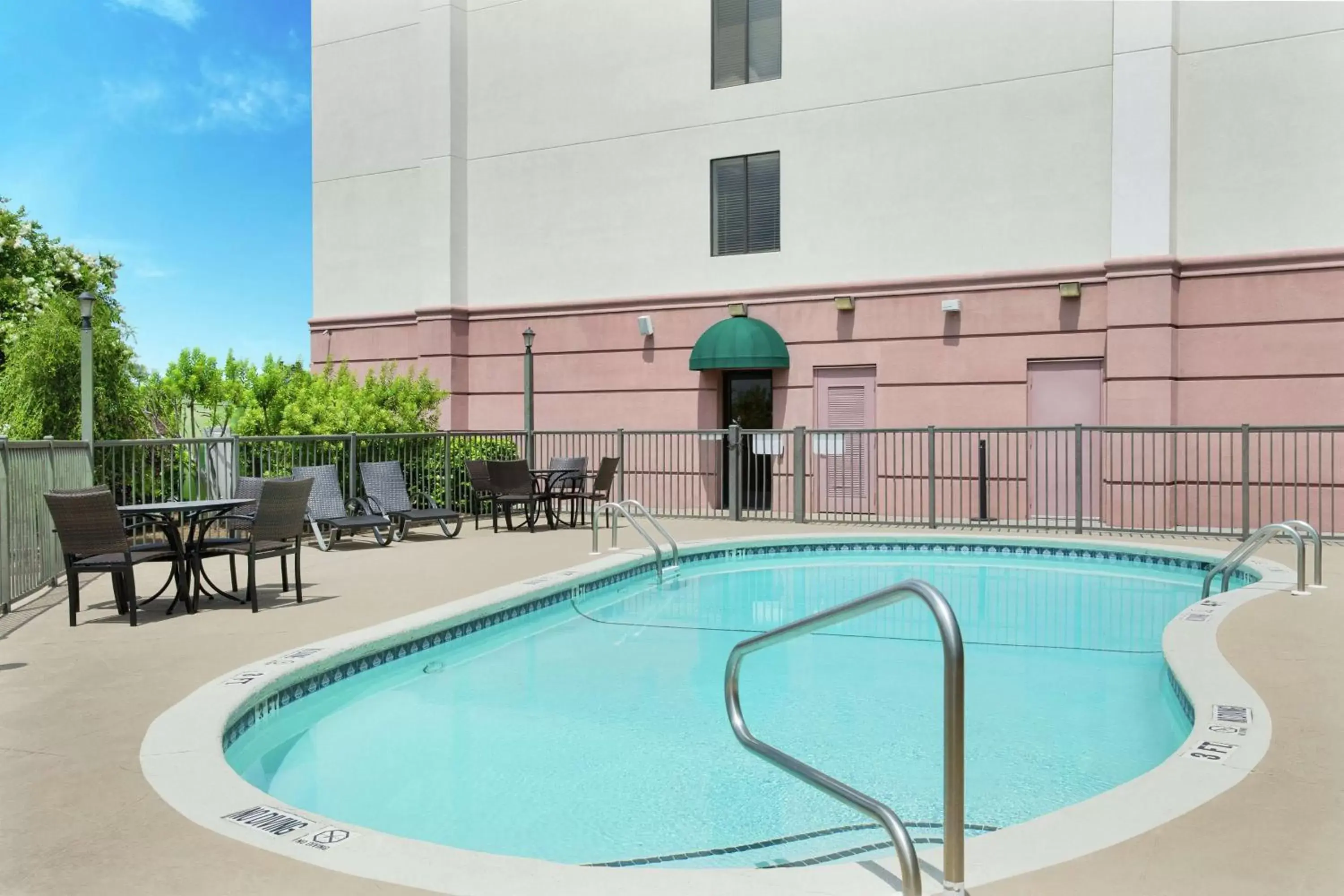 Pool view, Swimming Pool in Hampton Inn Columbus-North