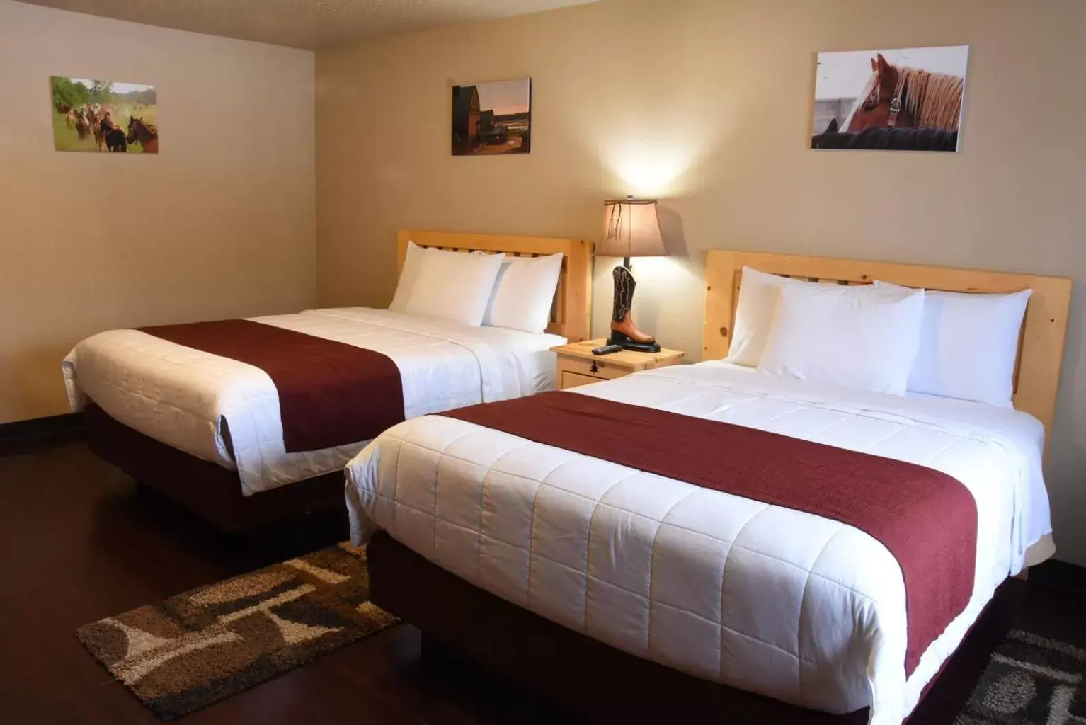 Bedroom, Bed in Woodside Dells Hotel & Suites