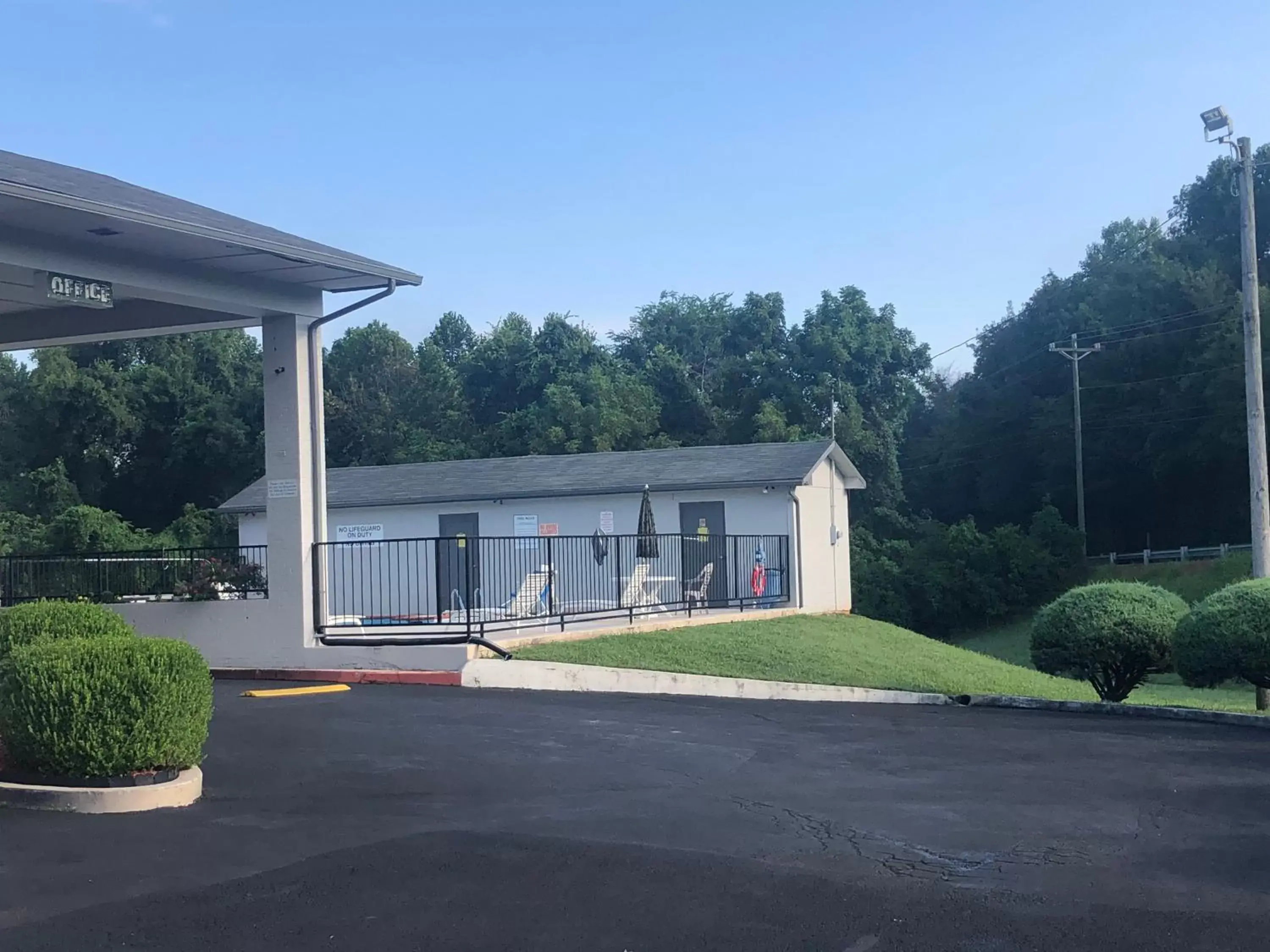 Property building in Travelodge by Wyndham Clarksville Property building in Travelodge by Wyndham Clarksville