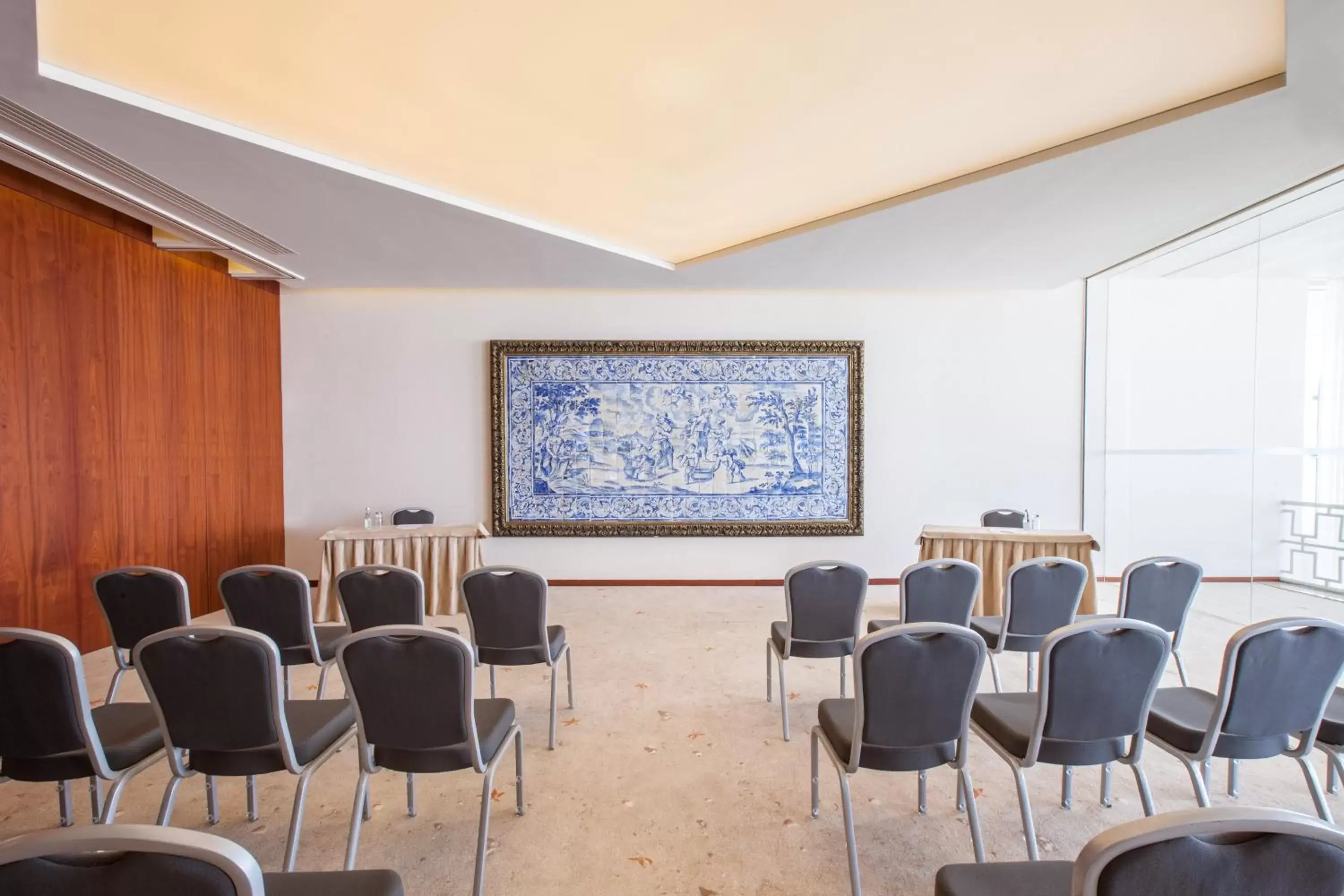 Meeting/conference room in Crowne Plaza Vilamoura - Algarve, an IHG Hotel