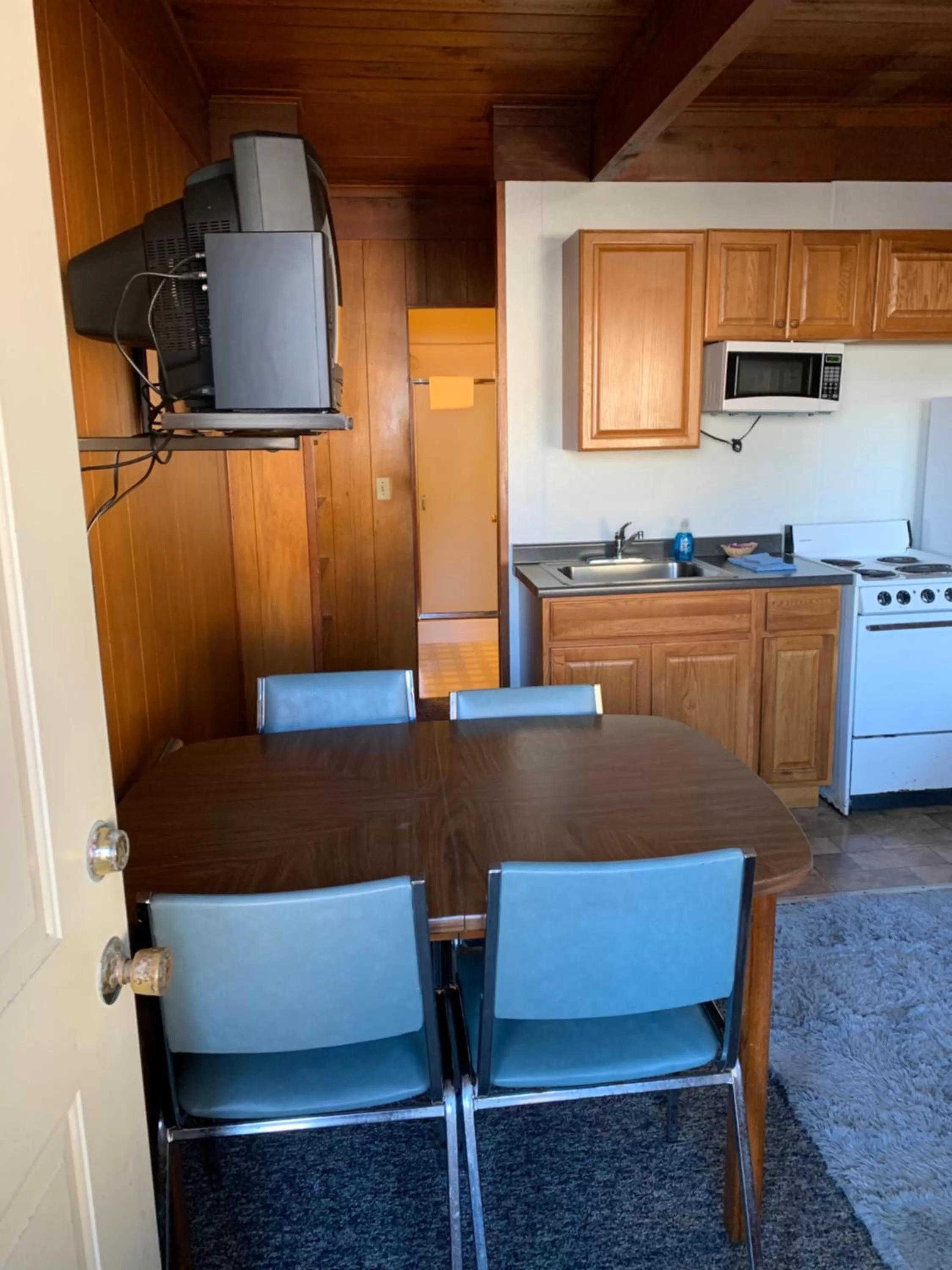 Curley's Resort & Dive Center