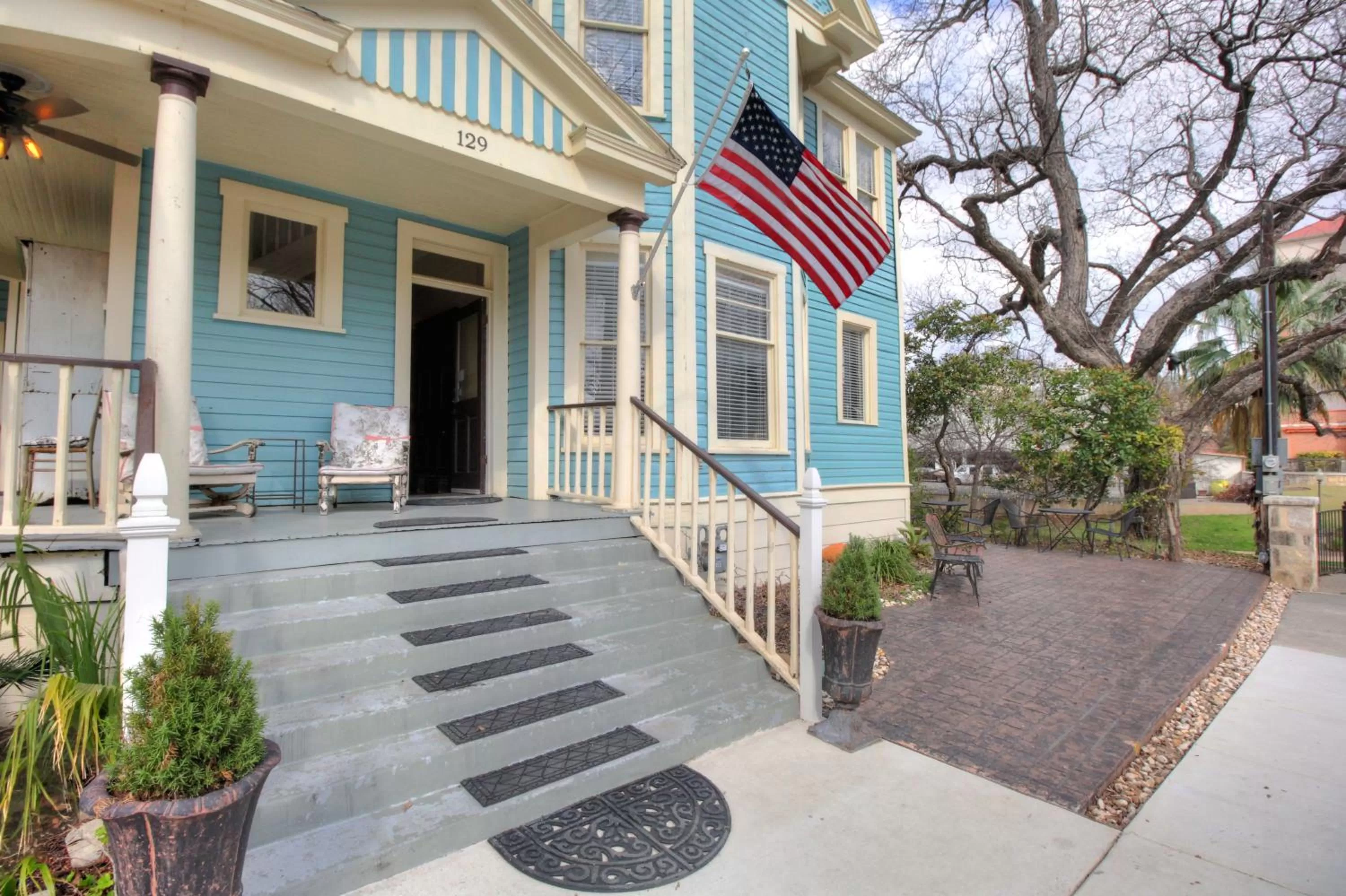 Patio in Inn on the Riverwalk