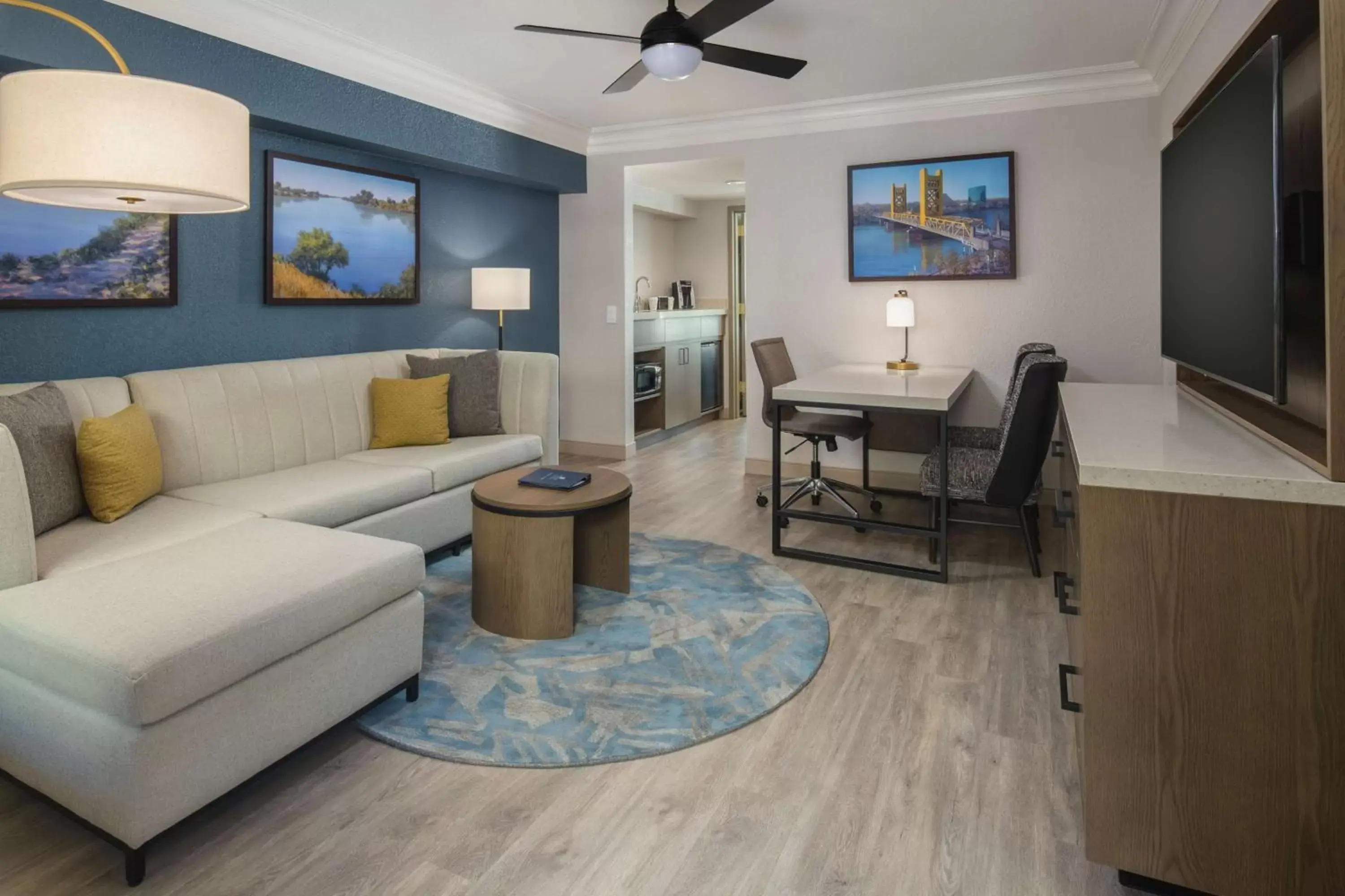 Bedroom, Seating Area in Embassy Suites by Hilton Sacramento Riverfront Promenade