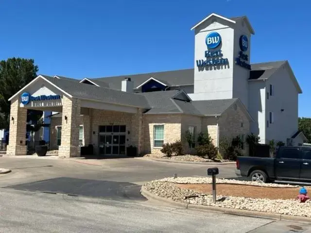 Property Building in Best Western Lubbock West Inn & Suites